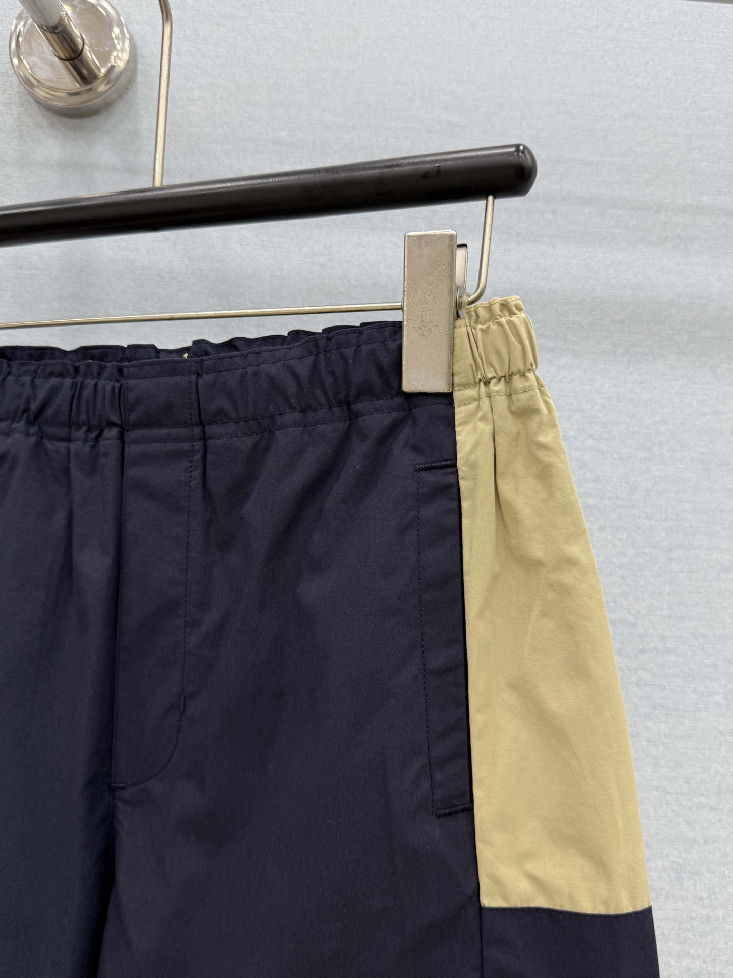🛒𝐍𝐄𝐖 · 𝟐𝟎𝟐6/爆款现货 【原单品质】Y*｜撞色工装式刺绣休闲短裤 颜色百搭高级 定制版型尽显高级随意感 视觉盛