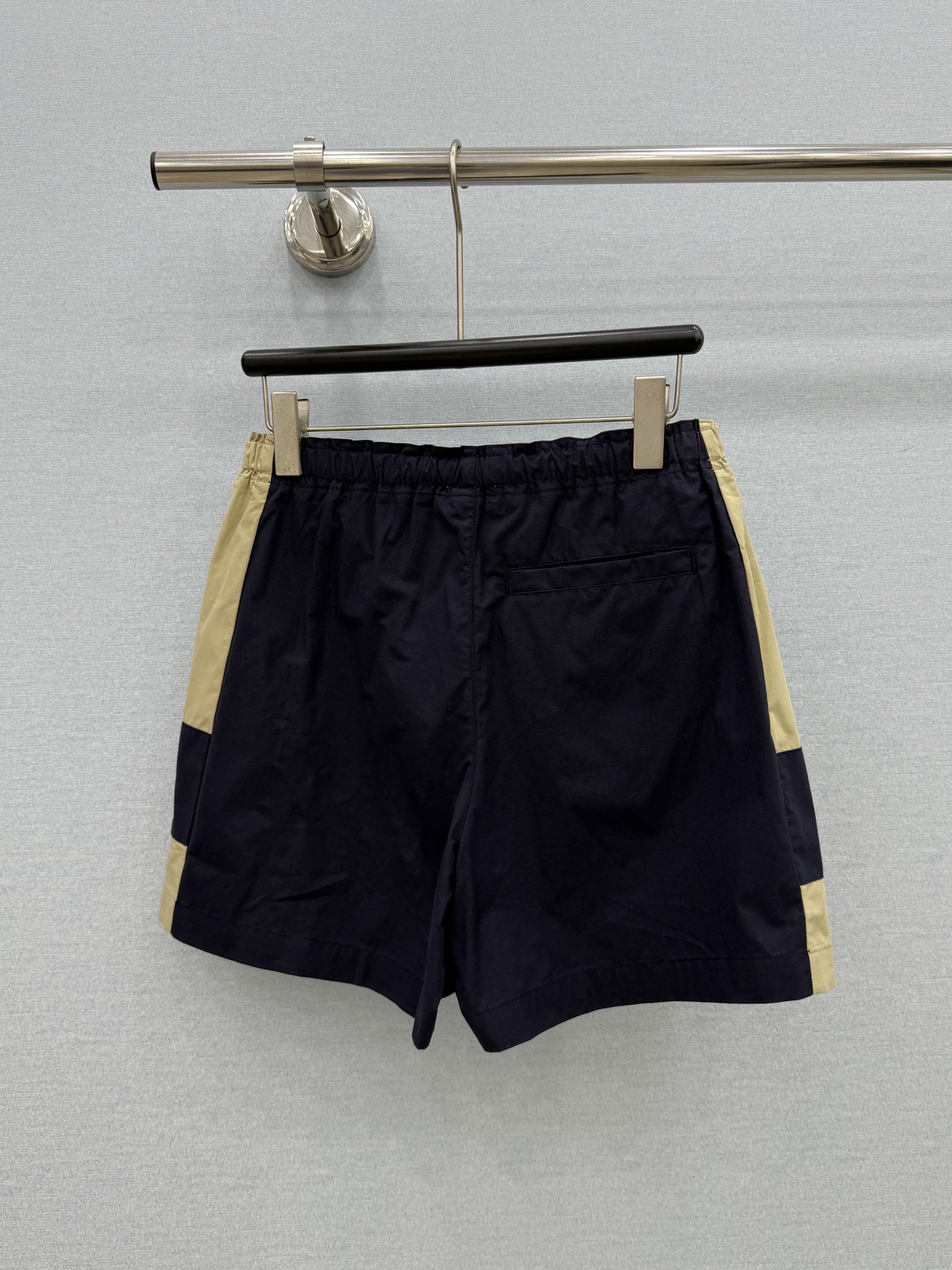 🛒𝐍𝐄𝐖 · 𝟐𝟎𝟐6/爆款现货 【原单品质】Y*｜撞色工装式刺绣休闲短裤 颜色百搭高级 定制版型尽显高级随意感 视觉盛