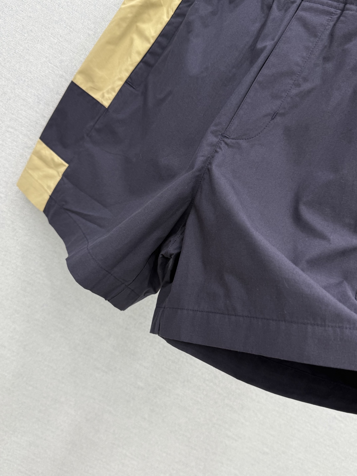 🛒𝐍𝐄𝐖 · 𝟐𝟎𝟐6/爆款现货 【原单品质】Y*｜撞色工装式刺绣休闲短裤 颜色百搭高级 定制版型尽显高级随意感 视觉盛