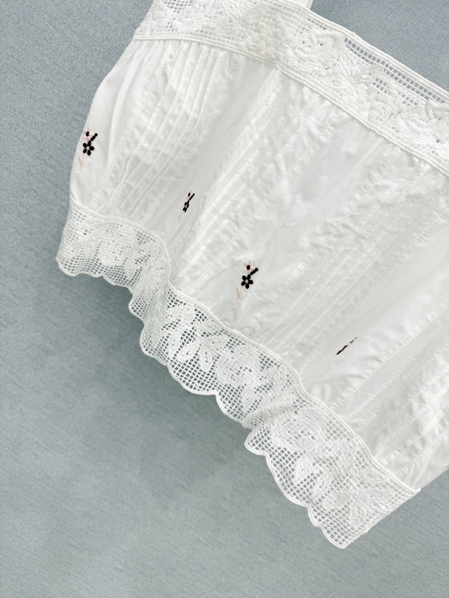 🛒𝐍𝐄𝐖 · 𝟐𝟎𝟐6/爆款现货 原单品质  小众｜26经典花边水溶刺绣背心衬衫 老钱风极致穿搭 最新系列单品 强烈推荐