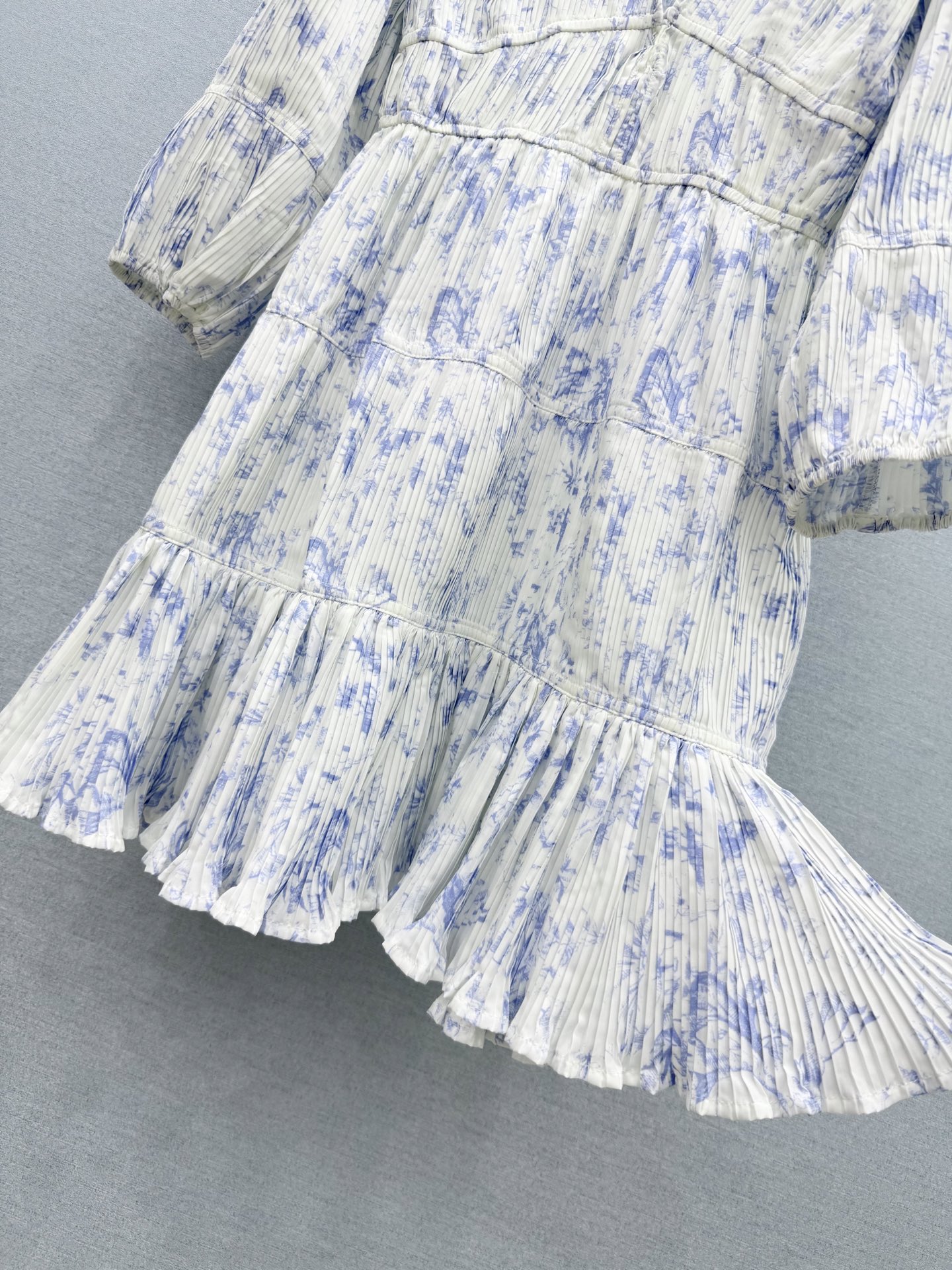 🛒𝐍𝐄𝐖 · 𝟐𝟎𝟐6/爆款现货 原单品质  小众*｜2026新品印花连衣裙 精致版型，高级肌理细腻  极简主义常规剪裁