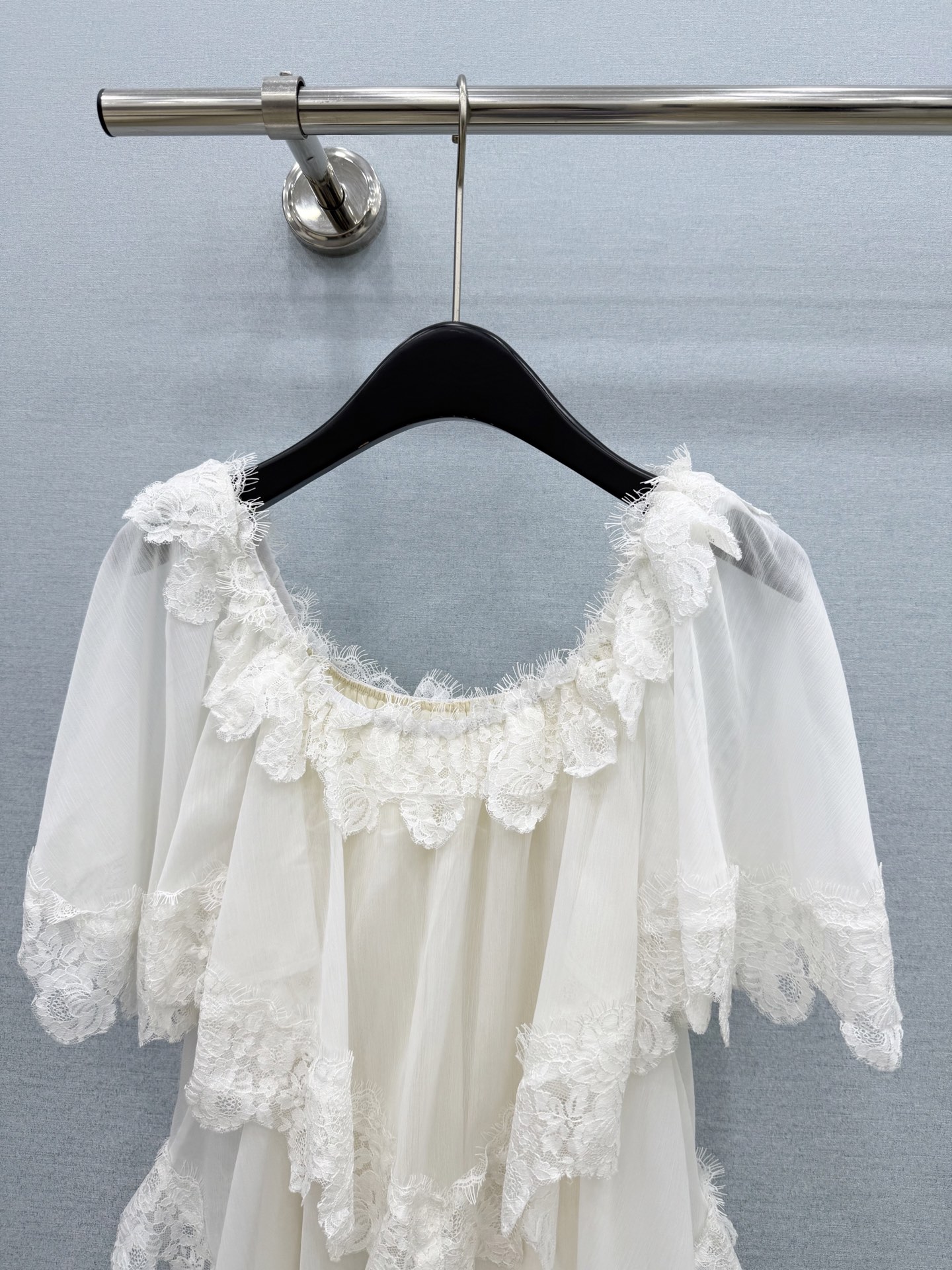 🛒𝐍𝐄𝐖 · 𝟐𝟎𝟐6/爆款现货 原单品质  小众｜26经典蛋糕式花边衬衫 法式风极致穿搭 最新系列单品 强烈推荐  宽