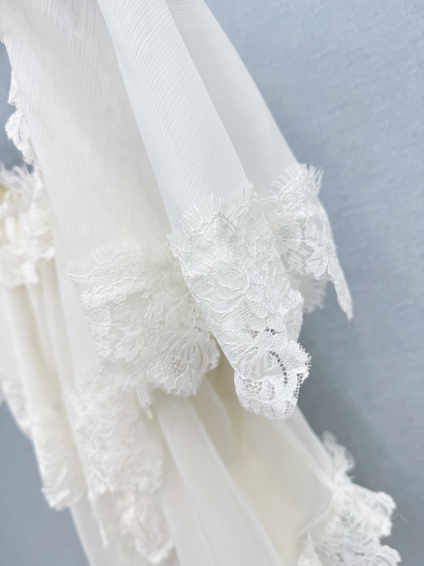 🛒𝐍𝐄𝐖 · 𝟐𝟎𝟐6/爆款现货 原单品质  小众｜26经典蛋糕式花边衬衫 法式风极致穿搭 最新系列单品 强烈推荐  宽