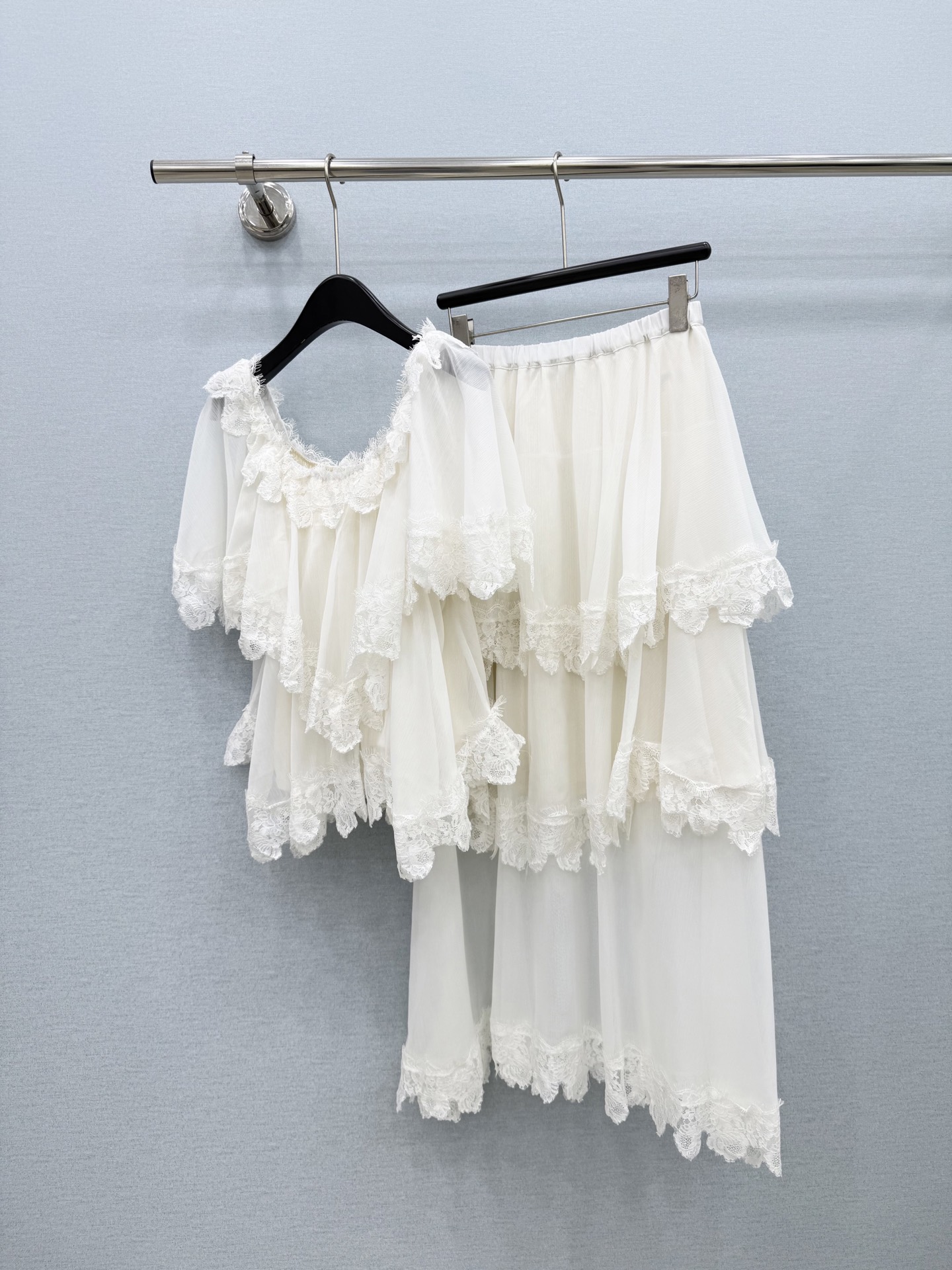 🛒𝐍𝐄𝐖 · 𝟐𝟎𝟐6/爆款现货 原单品质  小众｜26经典蛋糕式花边衬衫 法式风极致穿搭 最新系列单品 强烈推荐  宽