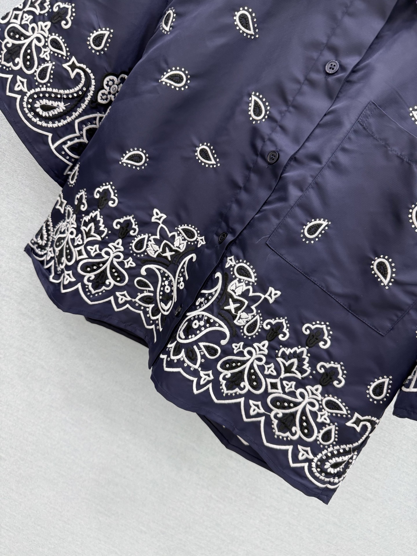 🛒𝐍𝐄𝐖 · 𝟐𝟎𝟐6/爆款现货 原单品质  小众*｜2026新品烫钻刺绣上衣｜半裙 精致版型，高级肌理细腻  极简主义