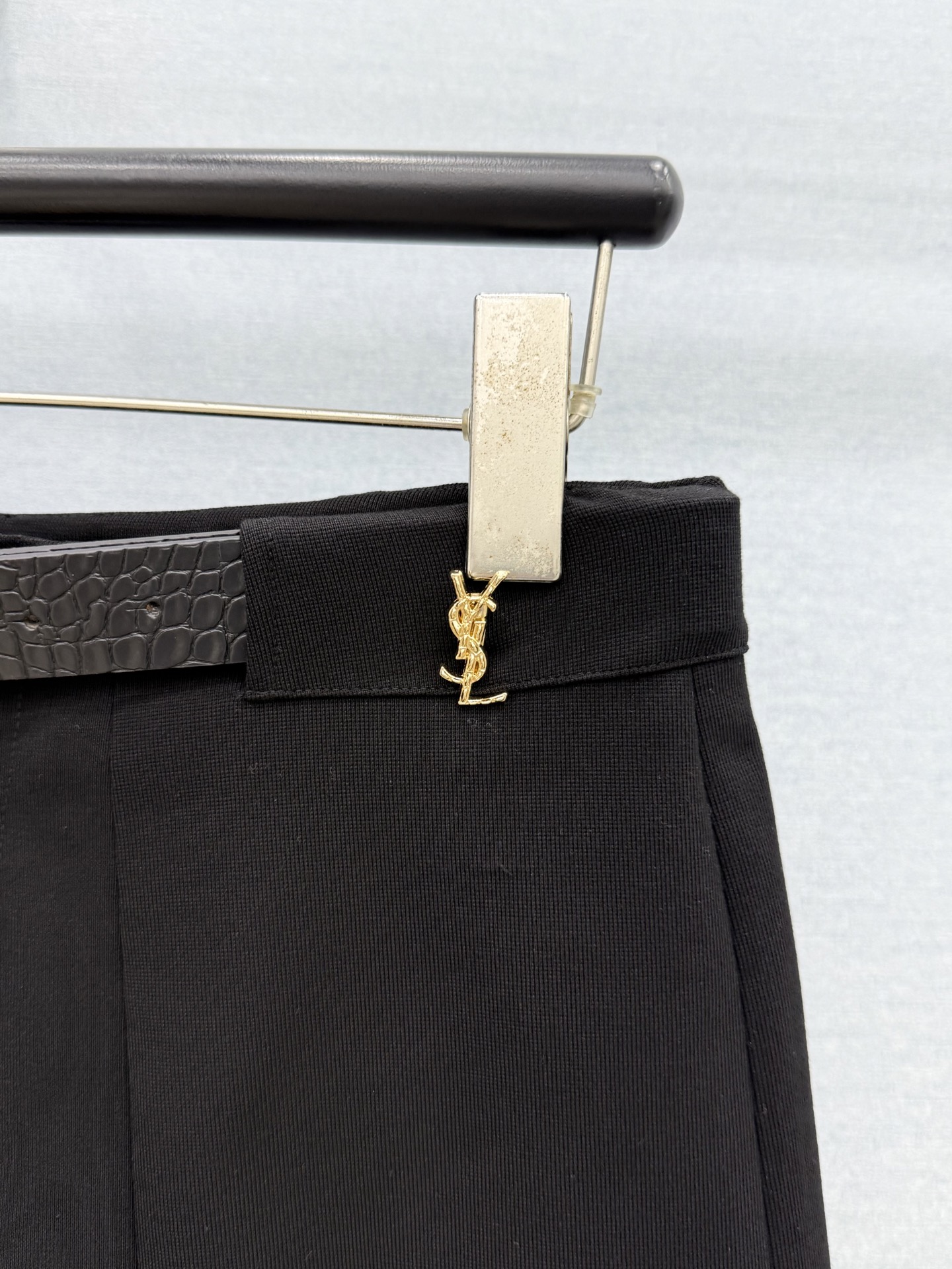 🛒𝐍𝐄𝐖 · 𝟐𝟎𝟐6/爆款现货 【原单品质】Y*｜撞色金属扣热辣短裤 颜色百搭高级 定制版型尽显高级随意感 视觉盛宴 