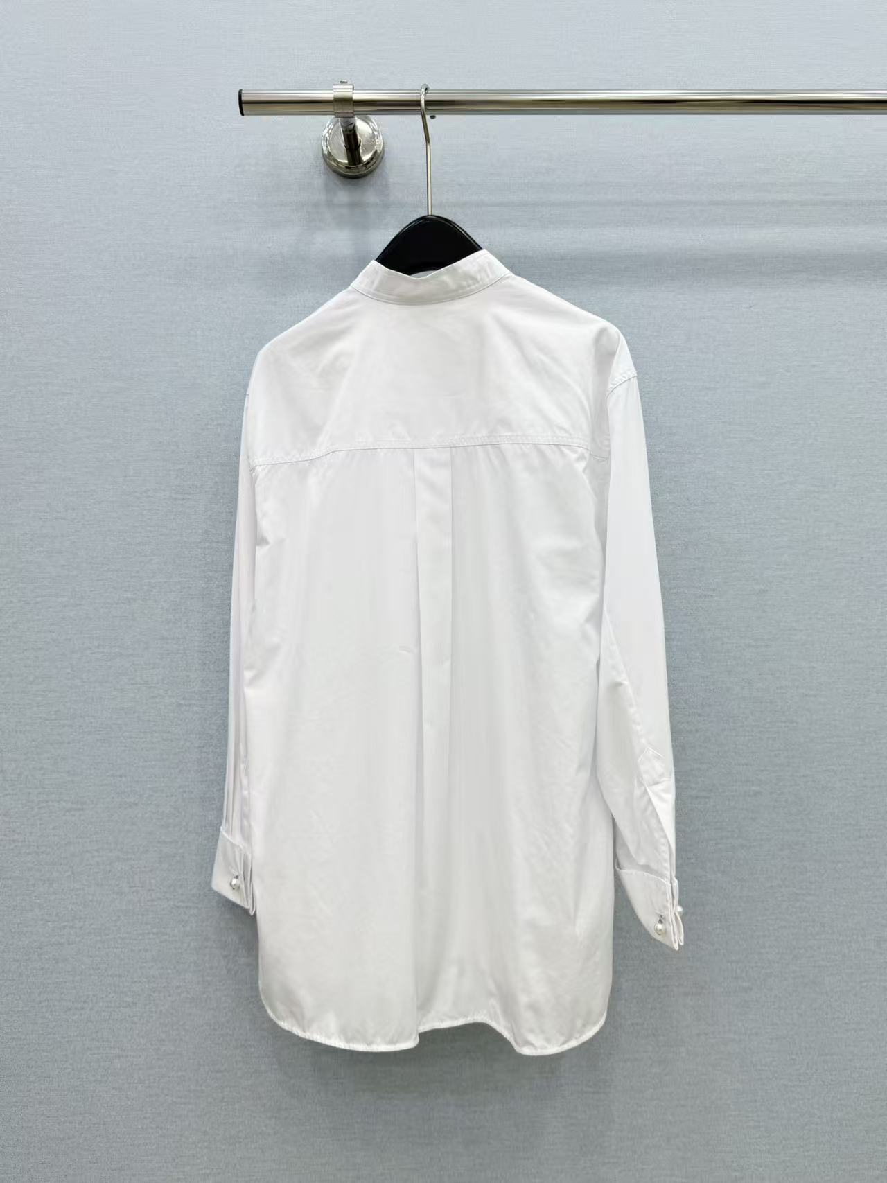 🛒𝐍𝐄𝐖 · 𝟐𝟎𝟐6/爆款现货 【原单品质】Ch*｜2026新品订制纯色刺绣衬衫 精致版型，高级肌理细腻  极简主义常