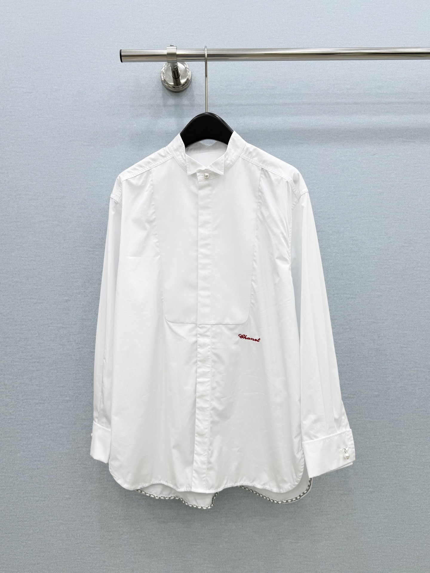 🛒𝐍𝐄𝐖 · 𝟐𝟎𝟐6/爆款现货 【原单品质】Ch*｜2026新品订制纯色刺绣衬衫 精致版型，高级肌理细腻  极简主义常