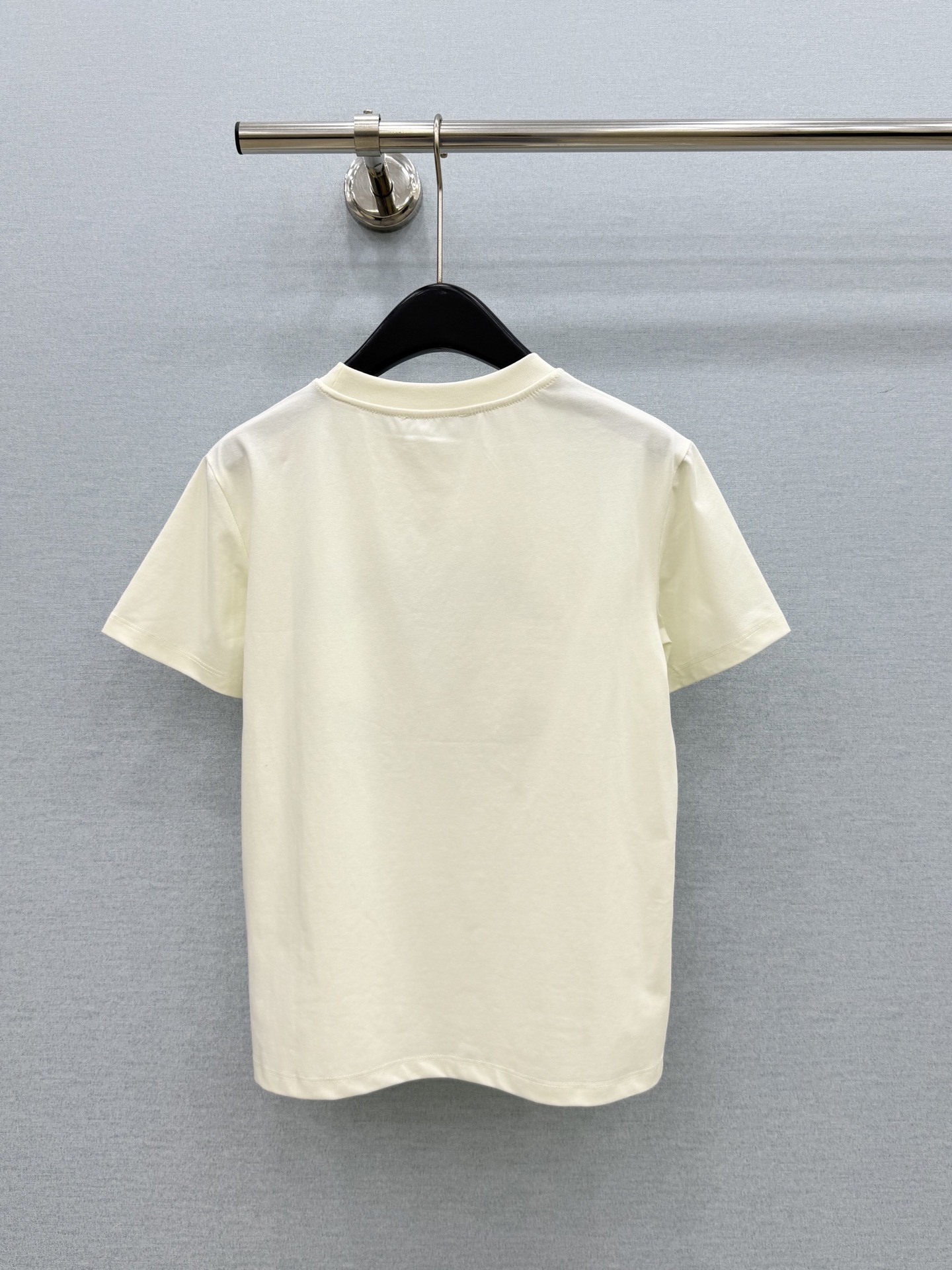 🛒𝐍𝐄𝐖 · 𝟐𝟎𝟐6/爆款现货 【原单品质】Ch*｜2026新款印花珠片T恤 高订面料，百搭版型  ，上身的触感谁穿谁