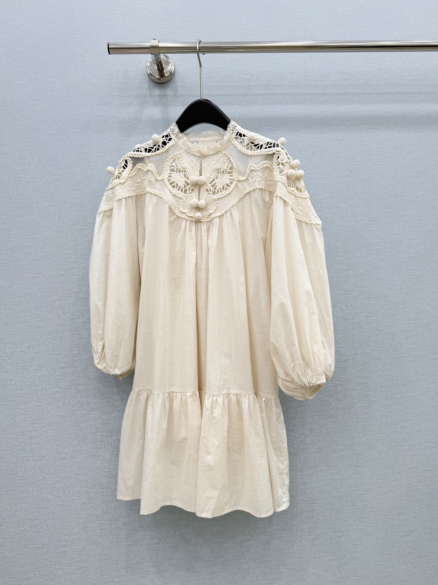 🛒𝐍𝐄𝐖 · 𝟐𝟎𝟐6/爆款现货 原单品质  小众｜26经典花边水溶刺绣花边衬衫连衣裙 配吊带 法式风极致穿搭 最新系列