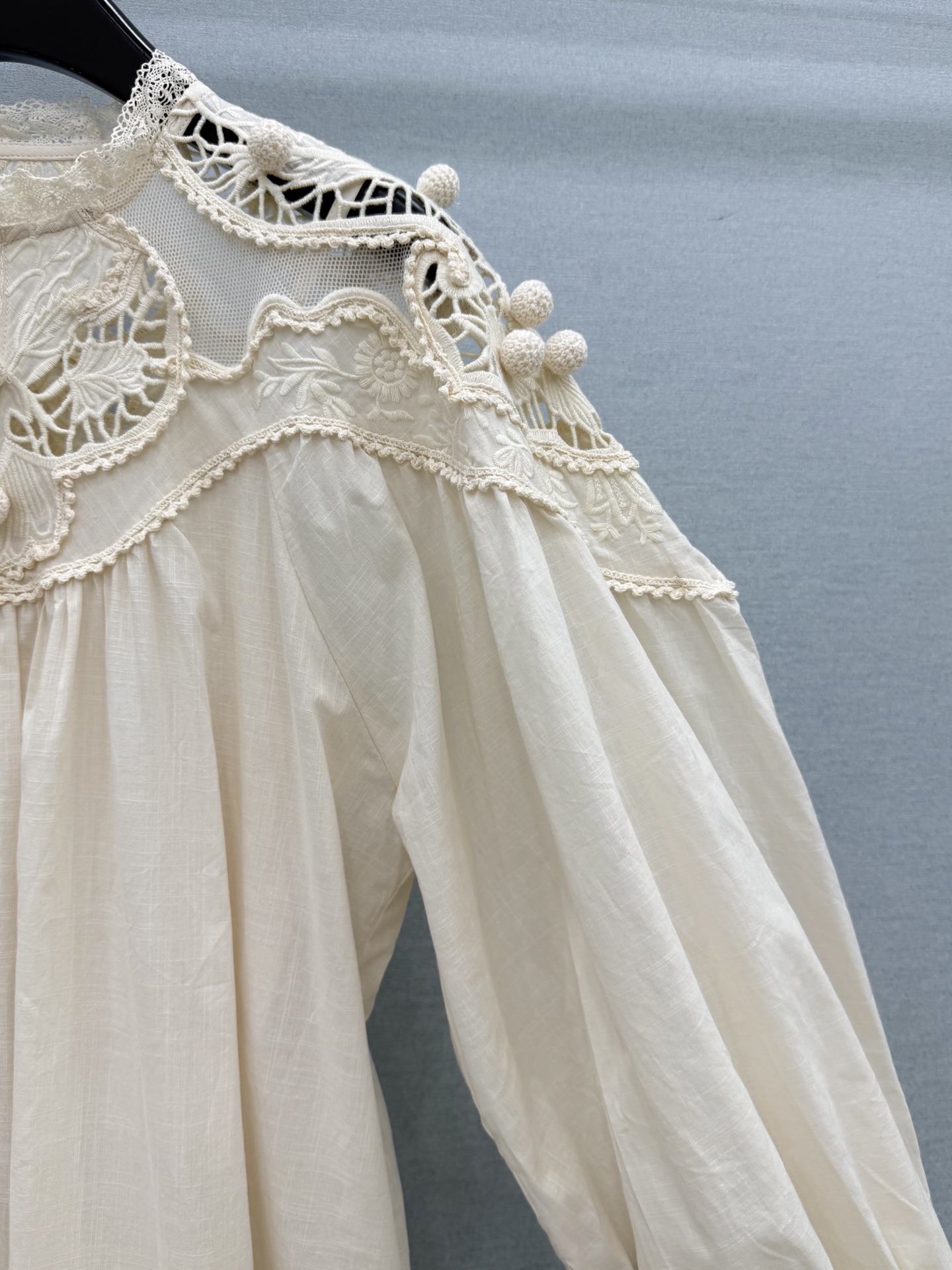 🛒𝐍𝐄𝐖 · 𝟐𝟎𝟐6/爆款现货 原单品质  小众｜26经典花边水溶刺绣花边衬衫连衣裙 配吊带 法式风极致穿搭 最新系列