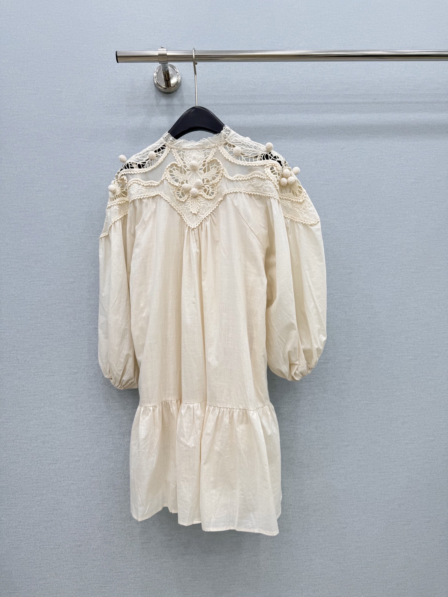 🛒𝐍𝐄𝐖 · 𝟐𝟎𝟐6/爆款现货 原单品质  小众｜26经典花边水溶刺绣花边衬衫连衣裙 配吊带 法式风极致穿搭 最新系列