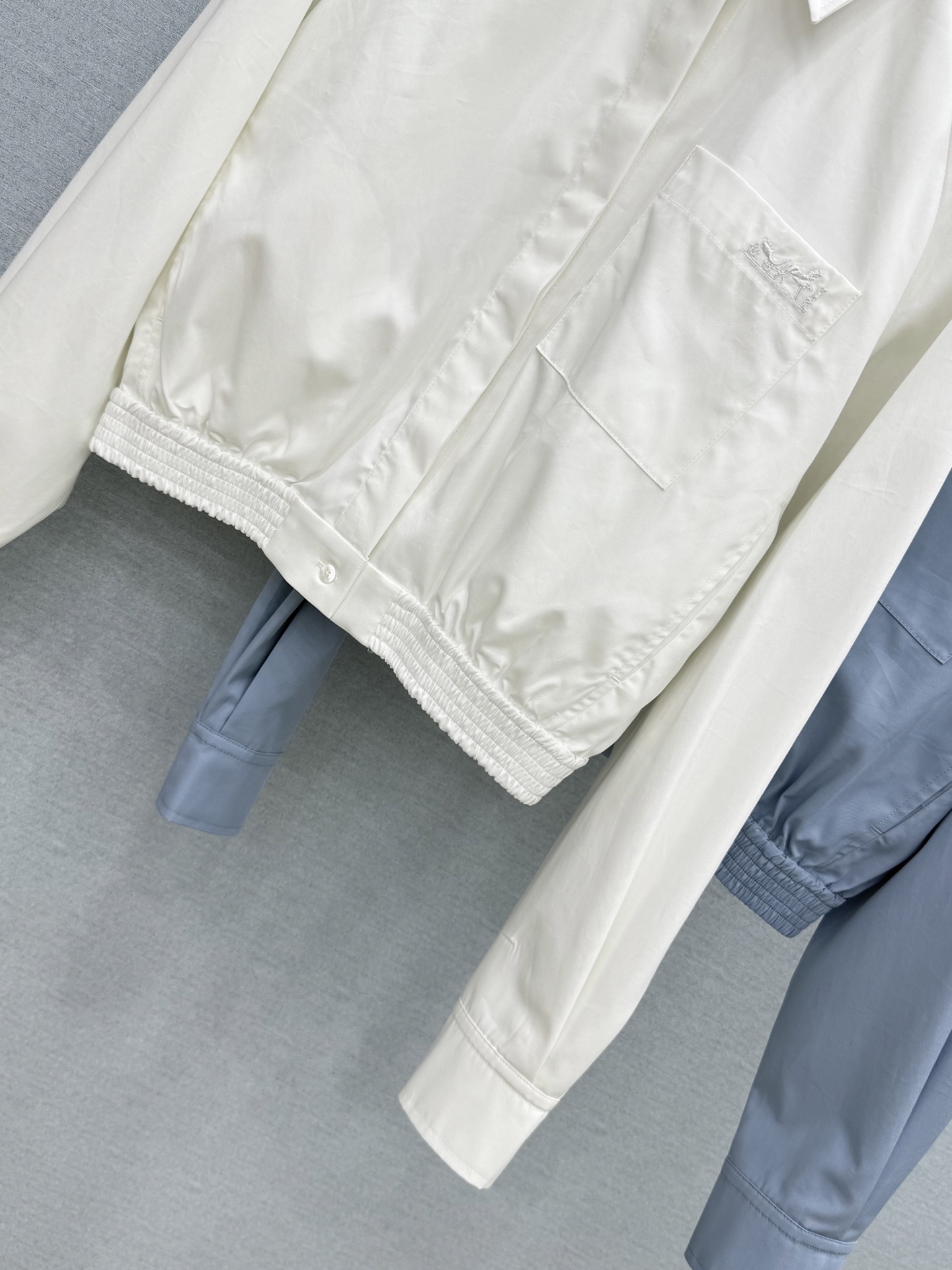 🛒𝐍𝐄𝐖 · 𝟐𝟎𝟐6/爆款现货 【原版定制】Her*｜26早秋新款纯色翻领夹克外套 经典的色系，视觉盛宴，不同于传统的