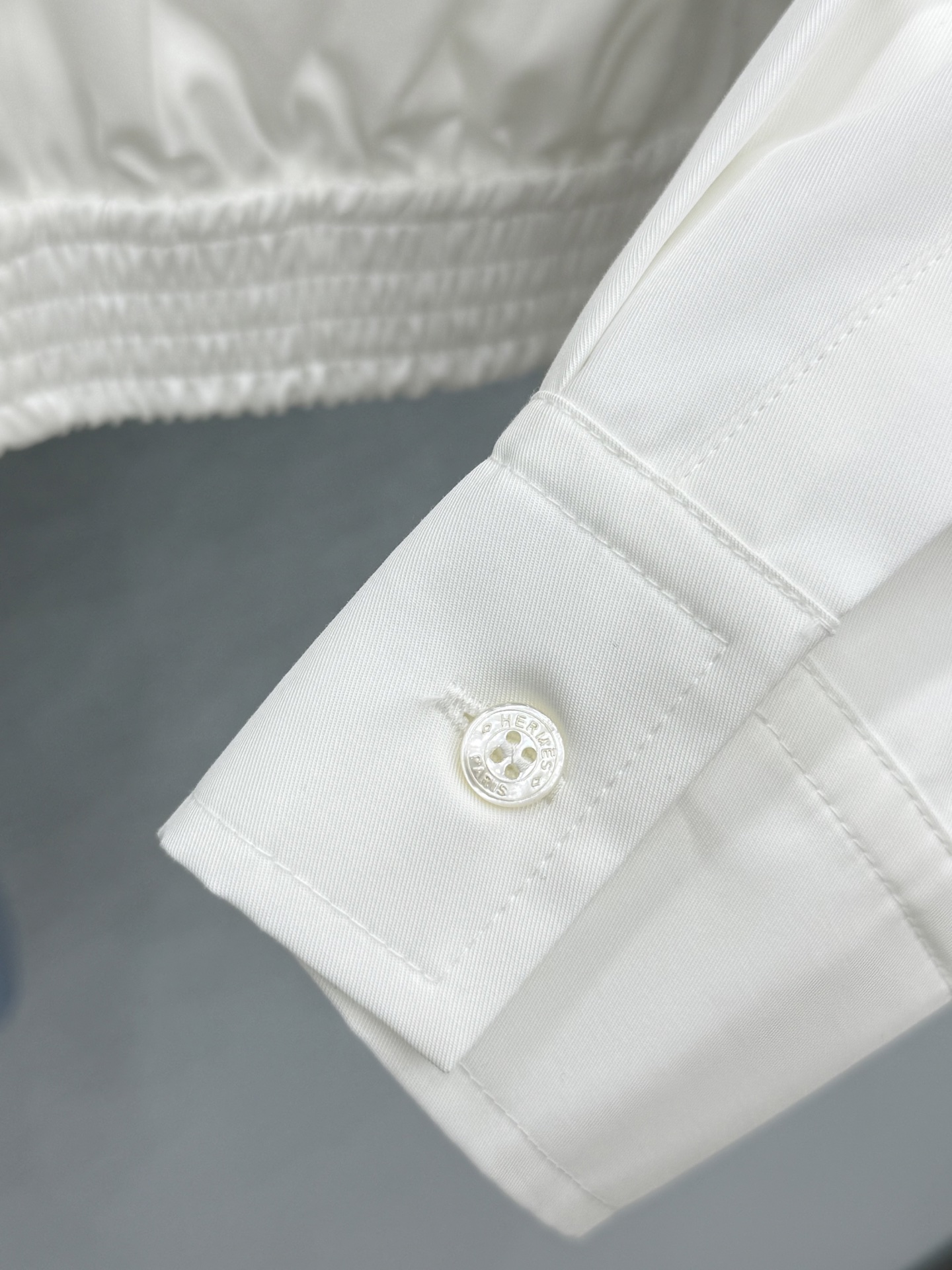 🛒𝐍𝐄𝐖 · 𝟐𝟎𝟐6/爆款现货 【原版定制】Her*｜26早秋新款纯色翻领夹克外套 经典的色系，视觉盛宴，不同于传统的
