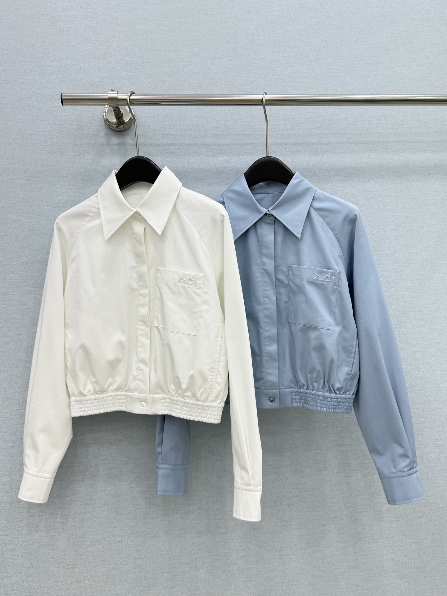 🛒𝐍𝐄𝐖 · 𝟐𝟎𝟐6/爆款现货 【原版定制】Her*｜26早秋新款纯色翻领夹克外套 经典的色系，视觉盛宴，不同于传统的