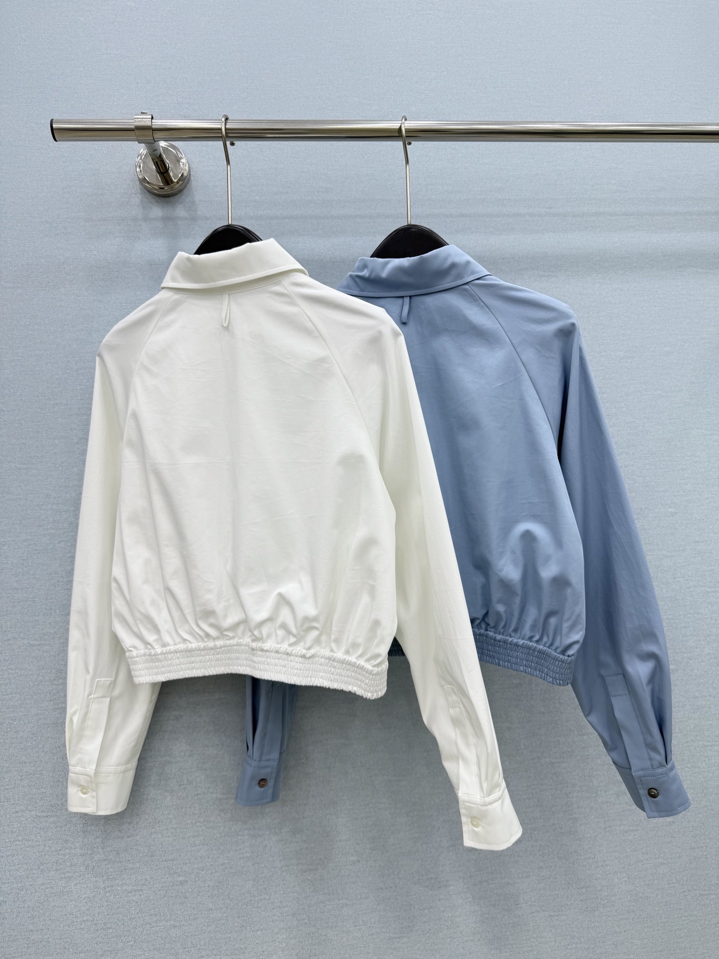 🛒𝐍𝐄𝐖 · 𝟐𝟎𝟐6/爆款现货 【原版定制】Her*｜26早秋新款纯色翻领夹克外套 经典的色系，视觉盛宴，不同于传统的