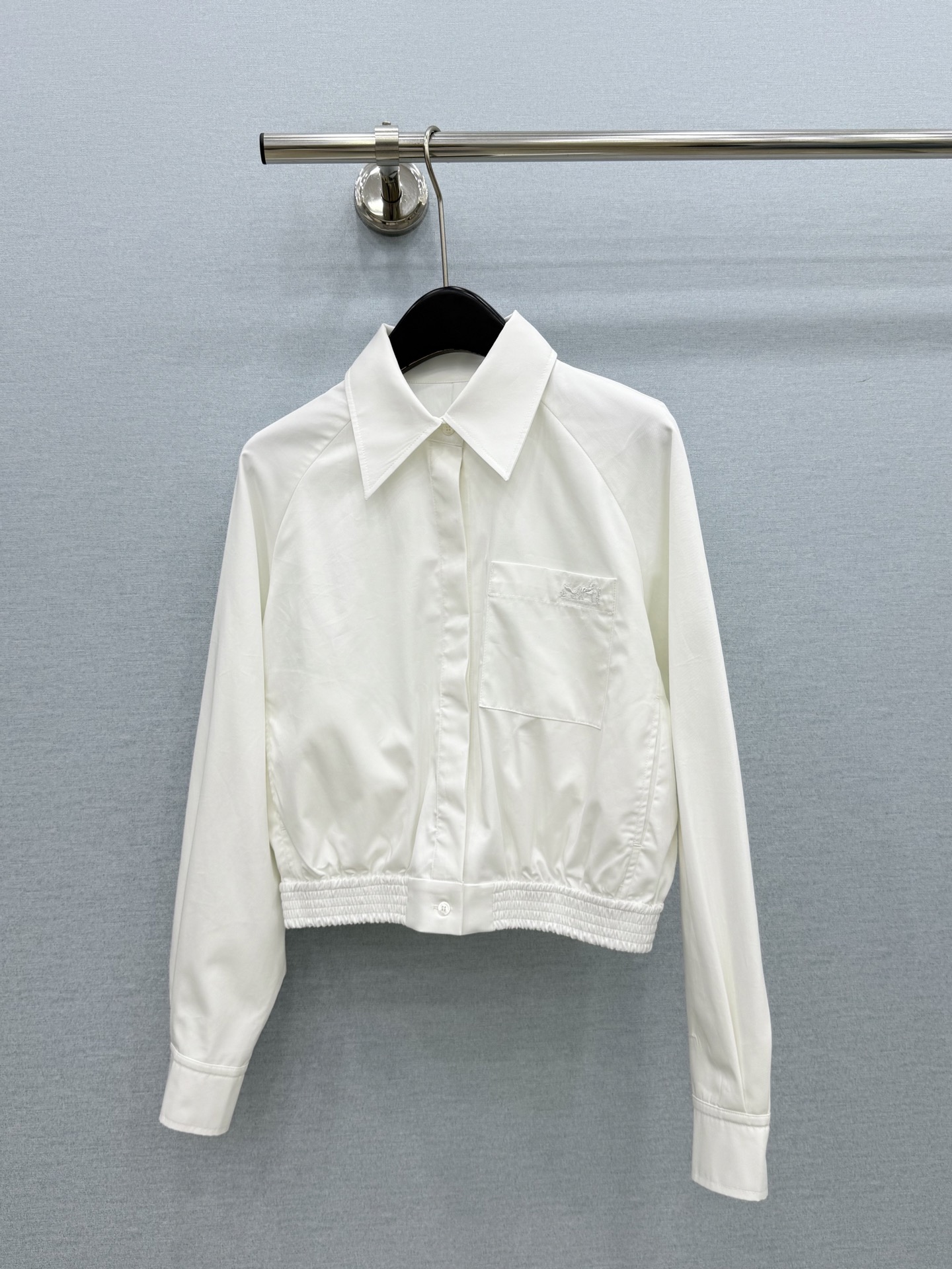 🛒𝐍𝐄𝐖 · 𝟐𝟎𝟐6/爆款现货 【原版定制】Her*｜26早秋新款纯色翻领夹克外套 经典的色系，视觉盛宴，不同于传统的