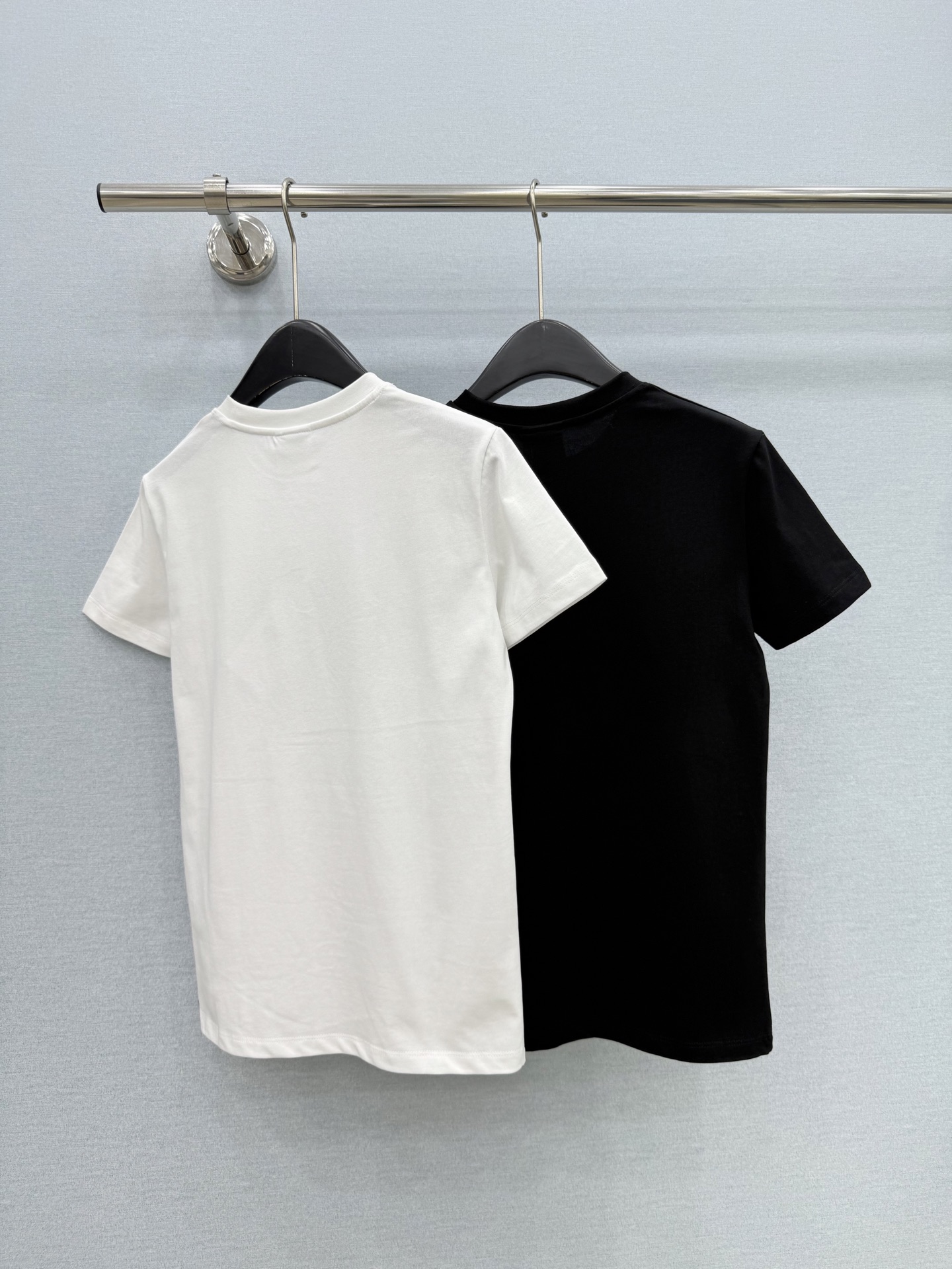 🛒𝐍𝐄𝐖 · 𝟐𝟎𝟐6/爆款现货 【原单品质】Dio*｜2026新款刺绣T恤 高订面料，百搭版型  ，上身的触感谁穿谁知