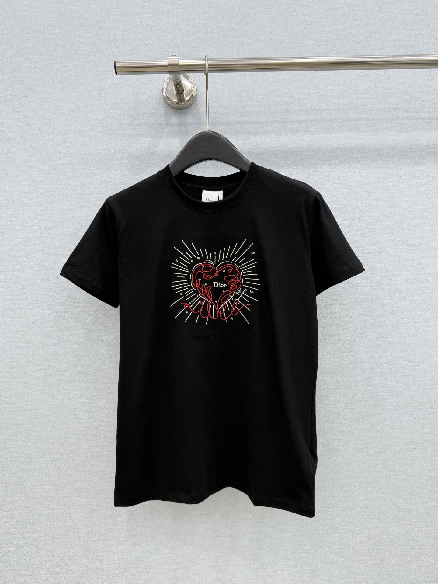 🛒𝐍𝐄𝐖 · 𝟐𝟎𝟐6/爆款现货 【原单品质】Dio*｜2026新款刺绣T恤 高订面料，百搭版型  ，上身的触感谁穿谁知