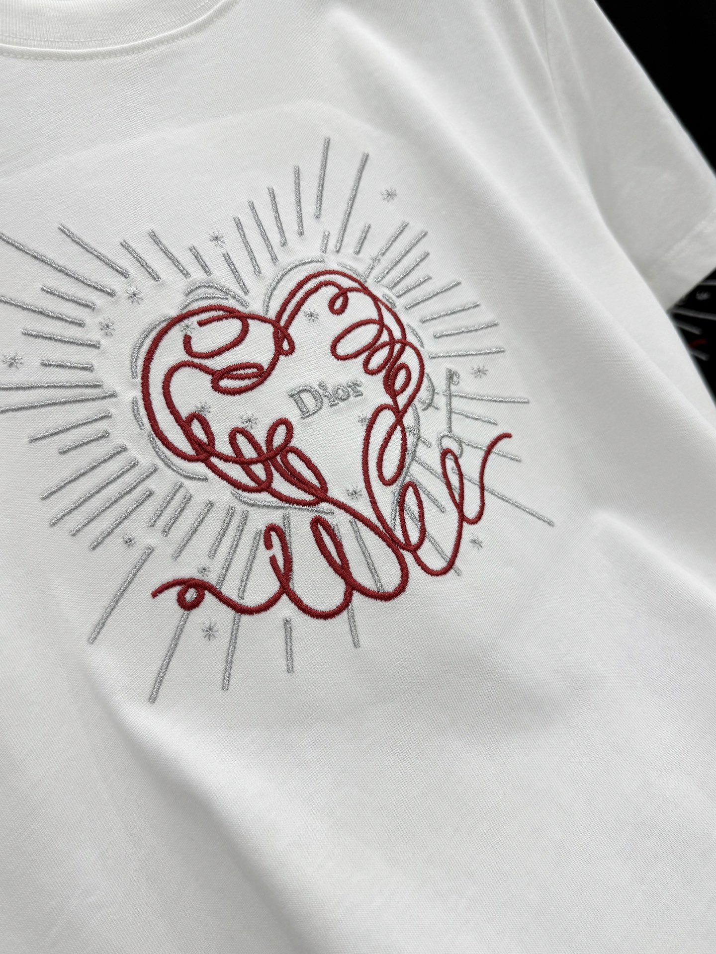 🛒𝐍𝐄𝐖 · 𝟐𝟎𝟐6/爆款现货 【原单品质】Dio*｜2026新款刺绣T恤 高订面料，百搭版型  ，上身的触感谁穿谁知
