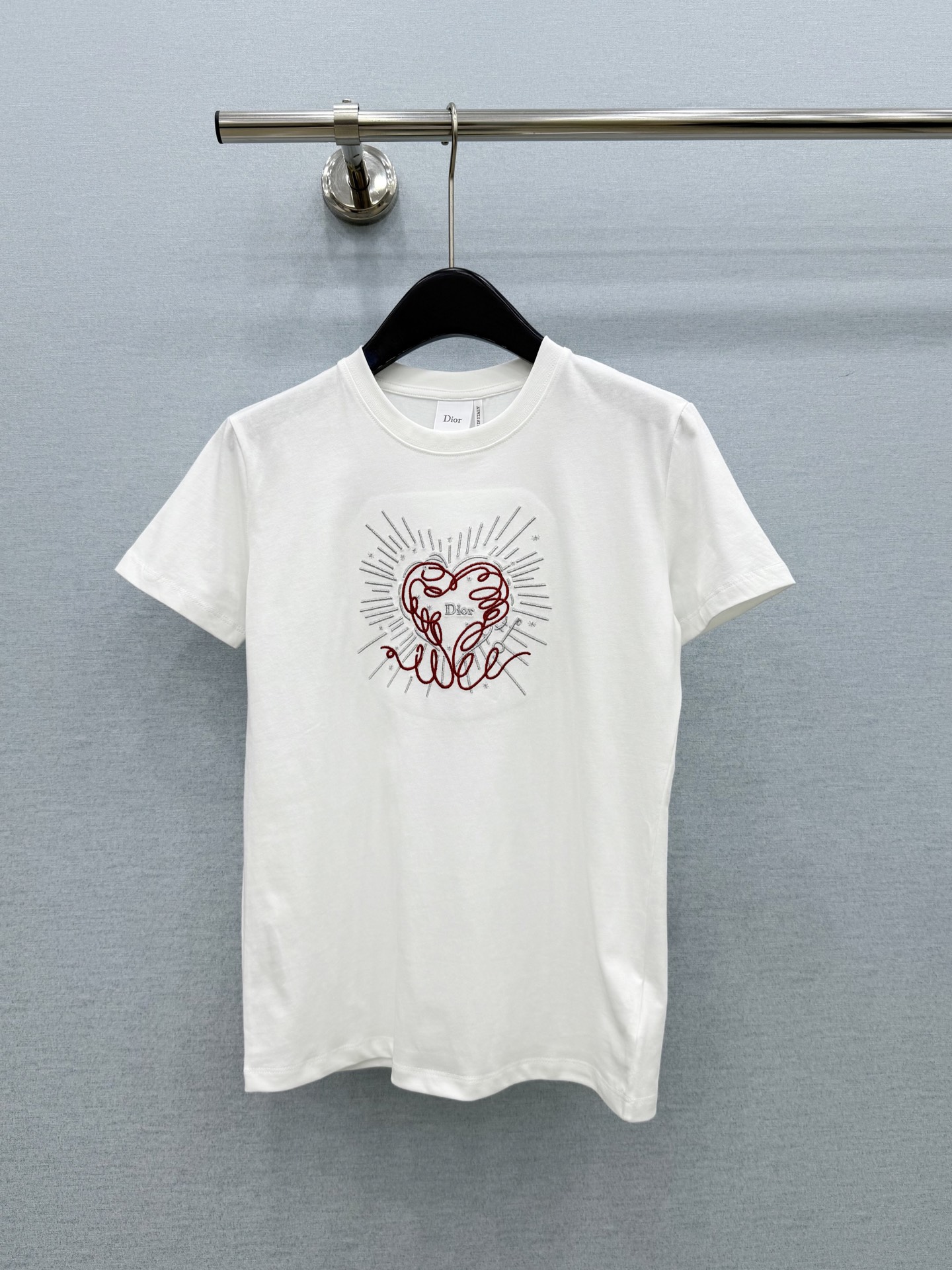 🛒𝐍𝐄𝐖 · 𝟐𝟎𝟐6/爆款现货 【原单品质】Dio*｜2026新款刺绣T恤 高订面料，百搭版型  ，上身的触感谁穿谁知