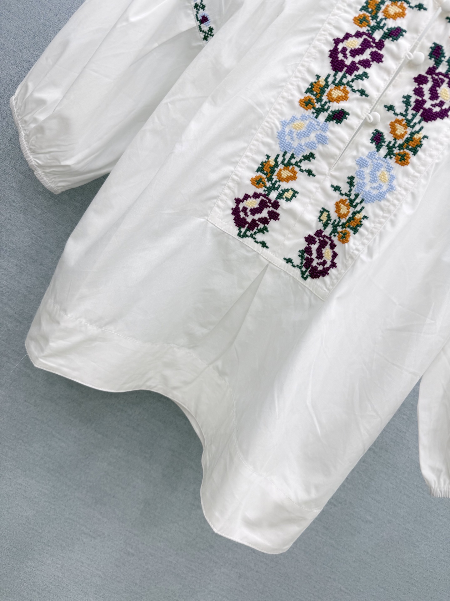 🛒𝐍𝐄𝐖 · 𝟐𝟎𝟐6/爆款现货 原单品质 小众*｜2026新品刺绣衬衫  精致版型，高级肌理细腻  极简主义常规剪裁 