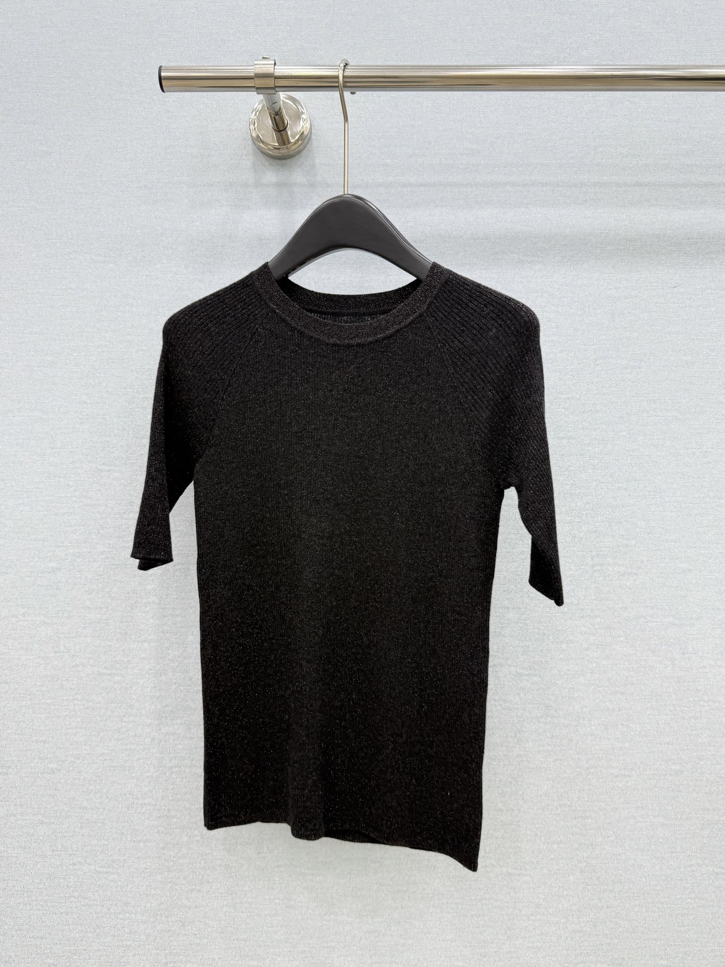 🛒𝐍𝐄𝐖 · 𝟐𝟎𝟐6/爆款现货 【原单品质】BC｜2026新款高弹力羊绒混纺金闪针织衫 高订面料，圆领修身裁剪利落，上