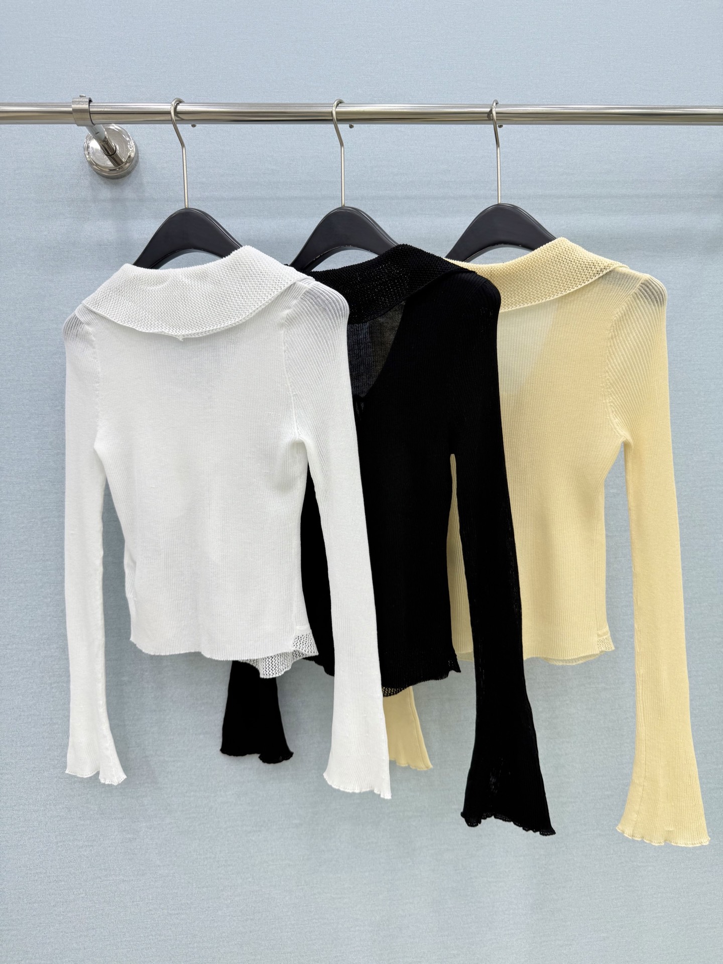 🛒𝐍𝐄𝐖 · 𝟐𝟎𝟐6/爆款现货 【原单品质】小众｜2026新款高弹力荷叶边针织系带开衫 高订面料，法式V领衬得脖颈修长