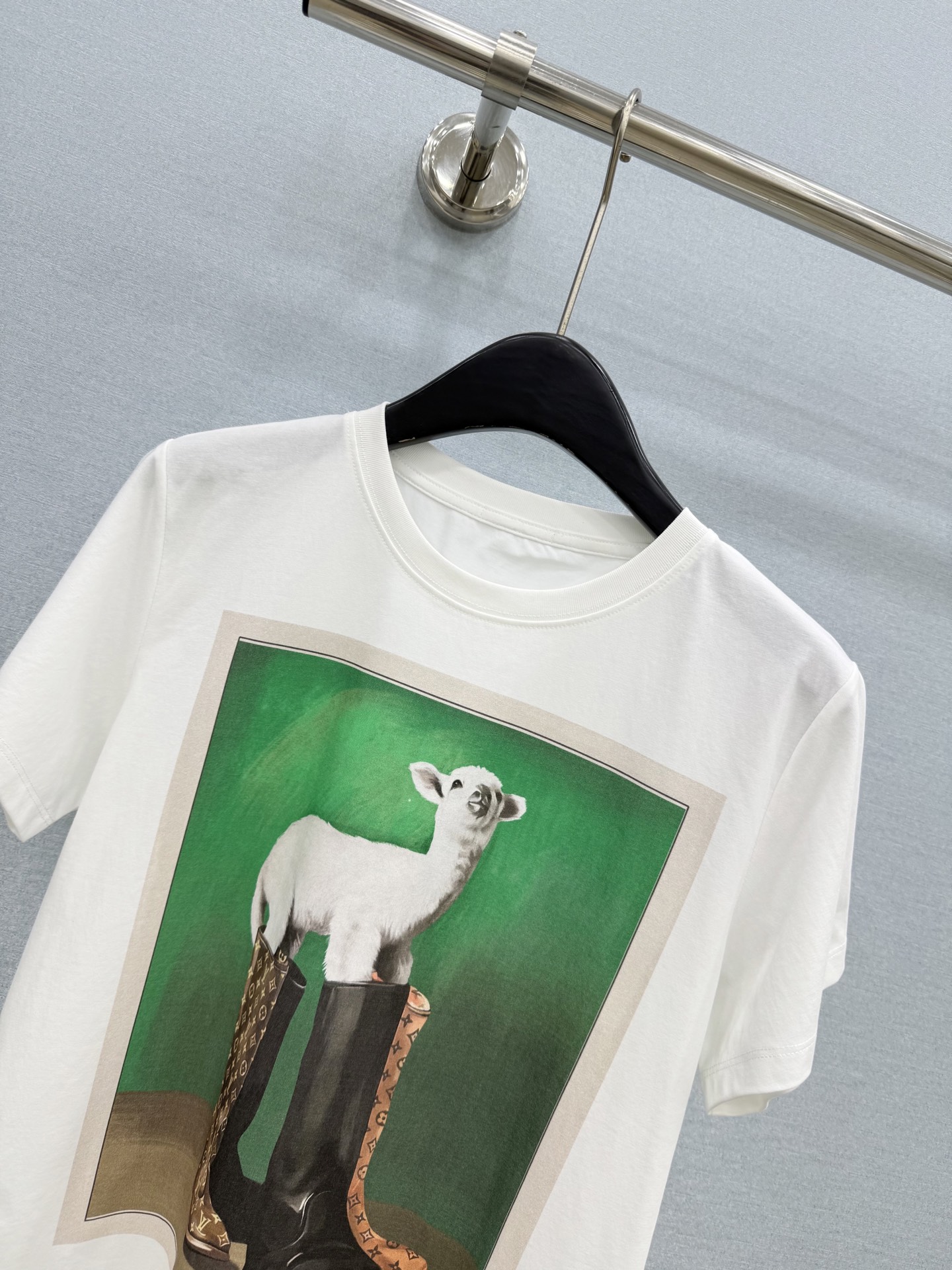 🛒𝐍𝐄𝐖 · 𝟐𝟎𝟐6/爆款现货 【原单品质】L*｜2026新款印花T恤 高订面料，百搭版型  ，上身的触感谁穿谁知道的