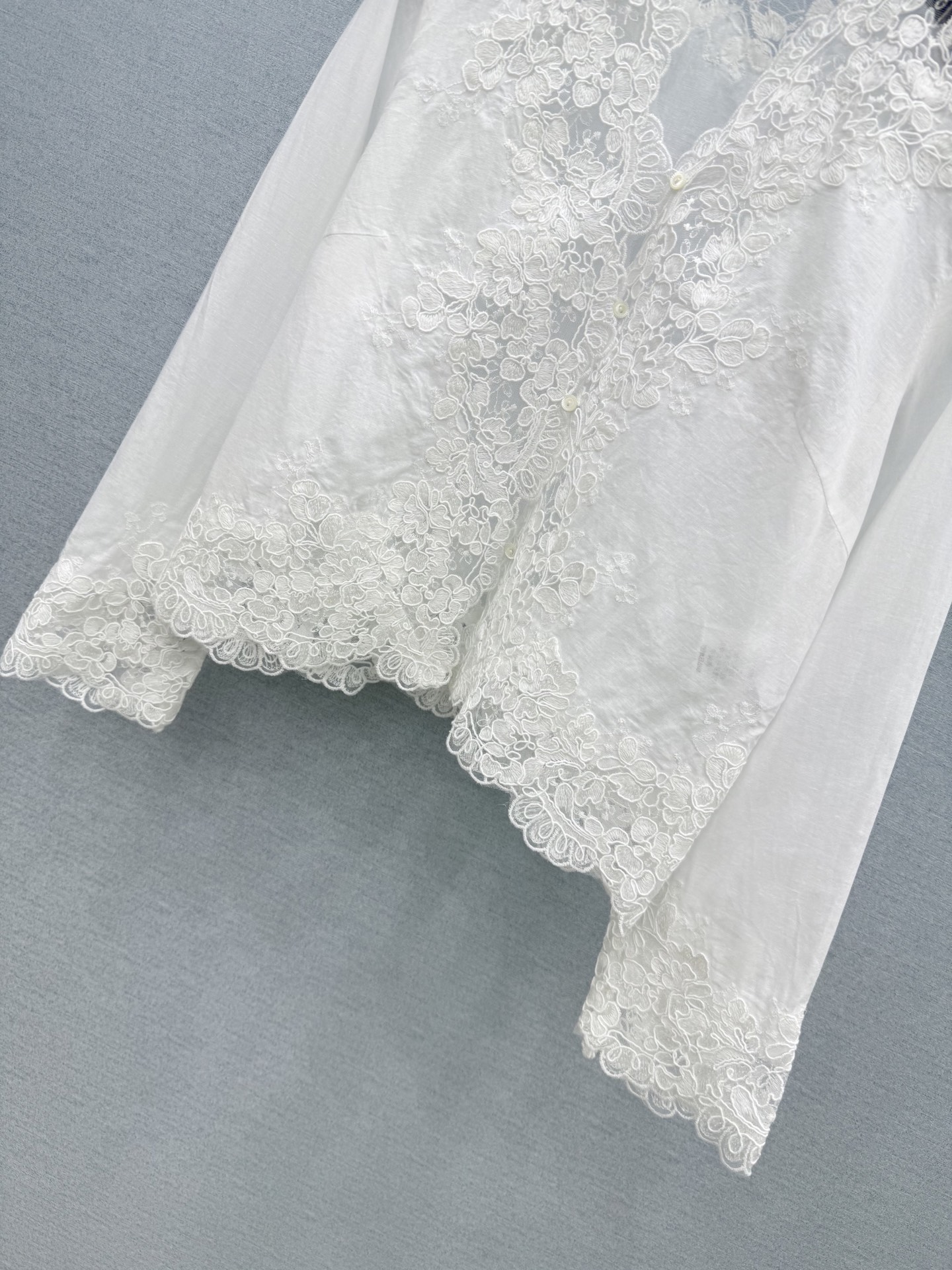 🛒𝐍𝐄𝐖 · 𝟐𝟎𝟐6/爆款现货 原单品质 小众*|2026新品苎麻水溶花边刺绣衬衫 精致版型,高级肌理细腻 极简主 🛒𝐍𝐄𝐖 · 𝟐𝟎𝟐6/爆款现货 原单品质 小众*|2026新品苎麻水溶花边刺绣衬衫 精致版型,高级肌理细腻 极简主