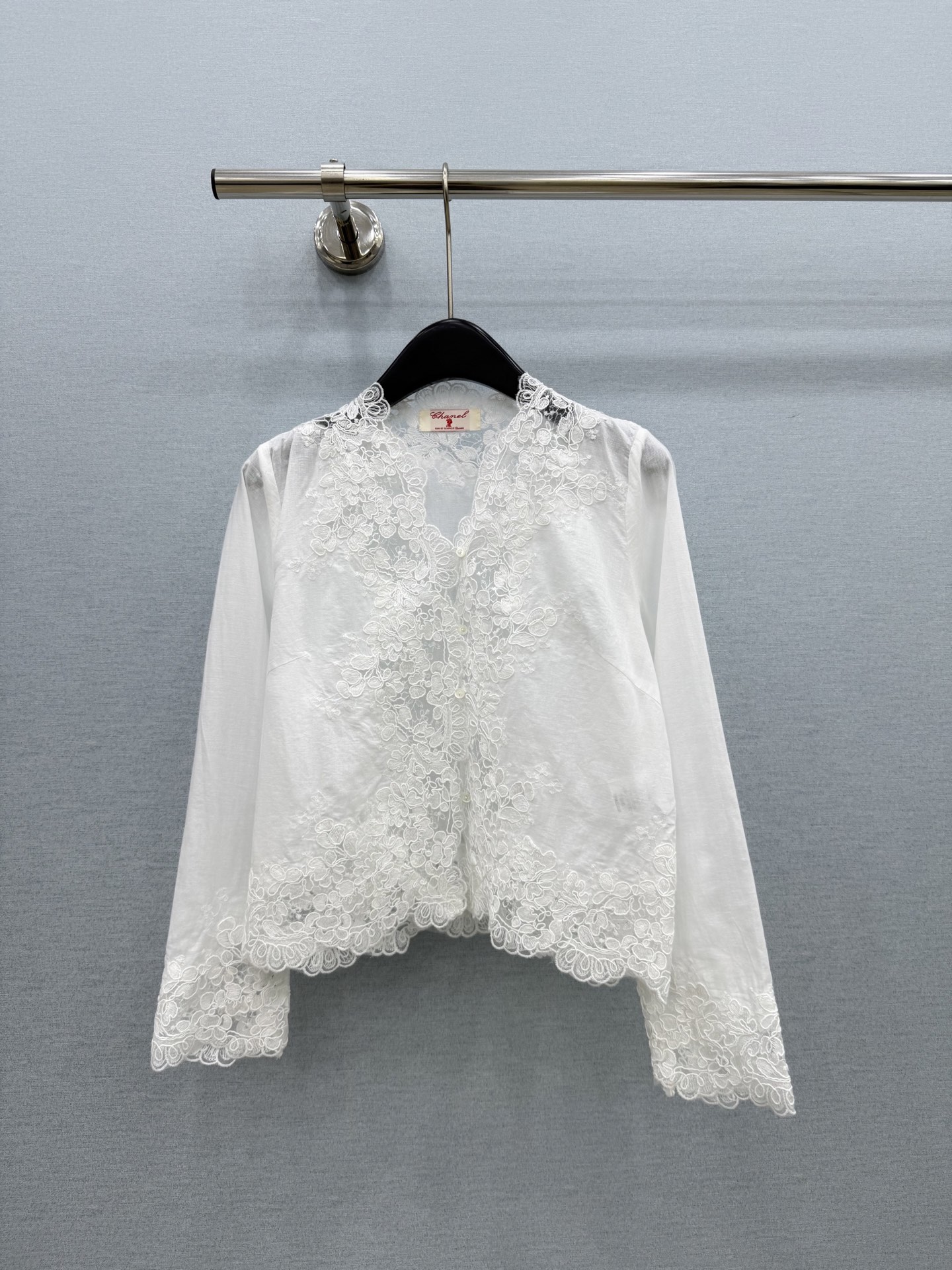 🛒𝐍𝐄𝐖 · 𝟐𝟎𝟐6/爆款现货 原单品质 小众*|2026新品苎麻水溶花边刺绣衬衫 精致版型,高级肌理细腻 极简主 🛒𝐍𝐄𝐖 · 𝟐𝟎𝟐6/爆款现货 原单品质 小众*|2026新品苎麻水溶花边刺绣衬衫 精致版型,高级肌理细腻 极简主