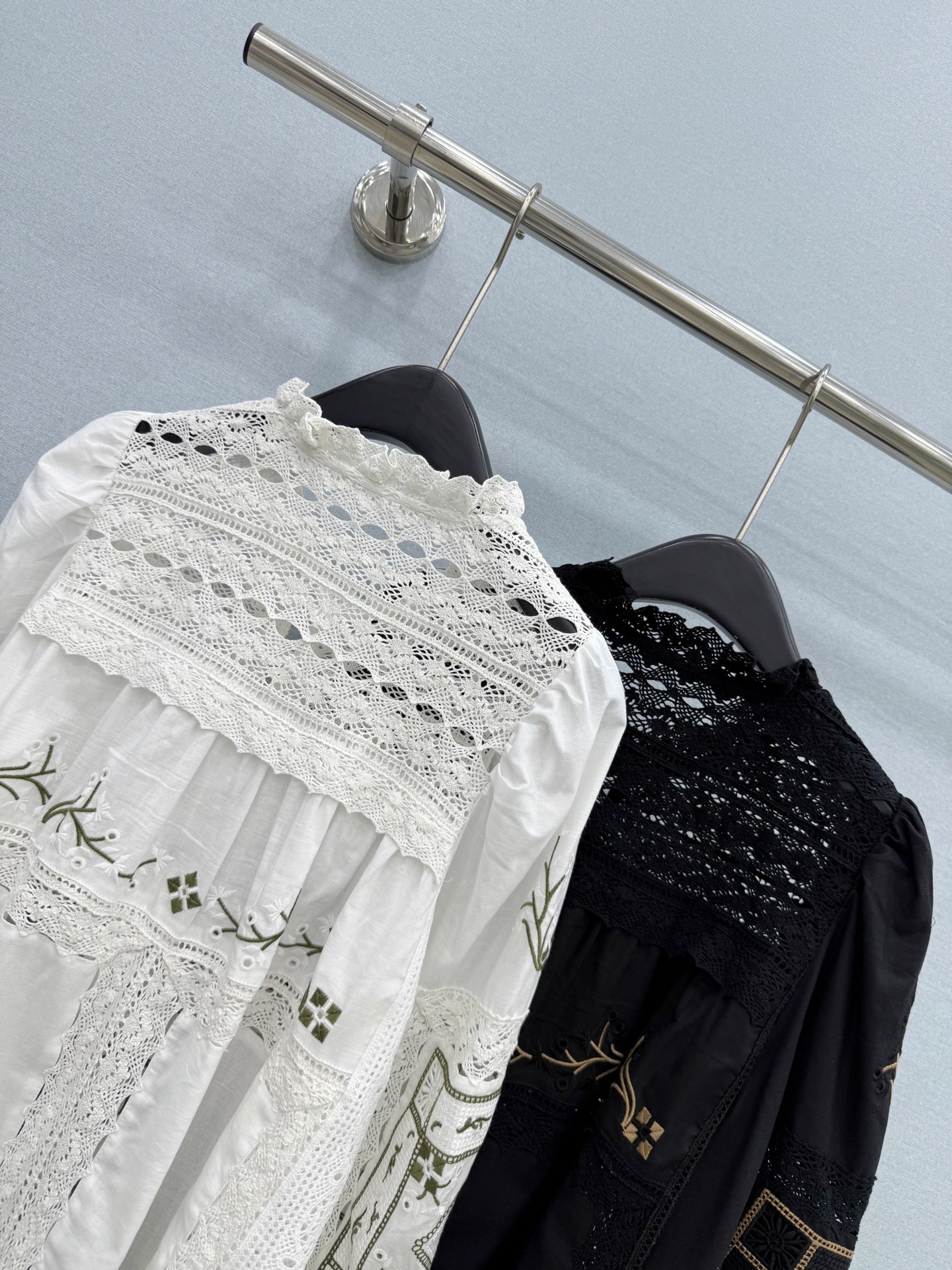 🛒𝐍𝐄𝐖 · 𝟐𝟎𝟐6/爆款现货 原单品质 小众|26经典水溶刺绣花边衬衫 法式风极致穿搭 最新系列单品 强烈推荐 🛒𝐍𝐄𝐖 · 𝟐𝟎𝟐6/爆款现货 原单品质 小众|26经典水溶刺绣花边衬衫 法式风极致穿搭 最新系列单品 强烈推荐