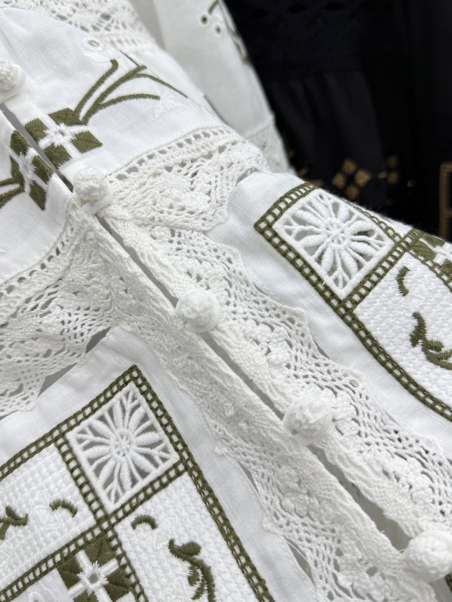 🛒𝐍𝐄𝐖 · 𝟐𝟎𝟐6/爆款现货 原单品质 小众|26经典水溶刺绣花边衬衫 法式风极致穿搭 最新系列单品 强烈推荐 🛒𝐍𝐄𝐖 · 𝟐𝟎𝟐6/爆款现货 原单品质 小众|26经典水溶刺绣花边衬衫 法式风极致穿搭 最新系列单品 强烈推荐
