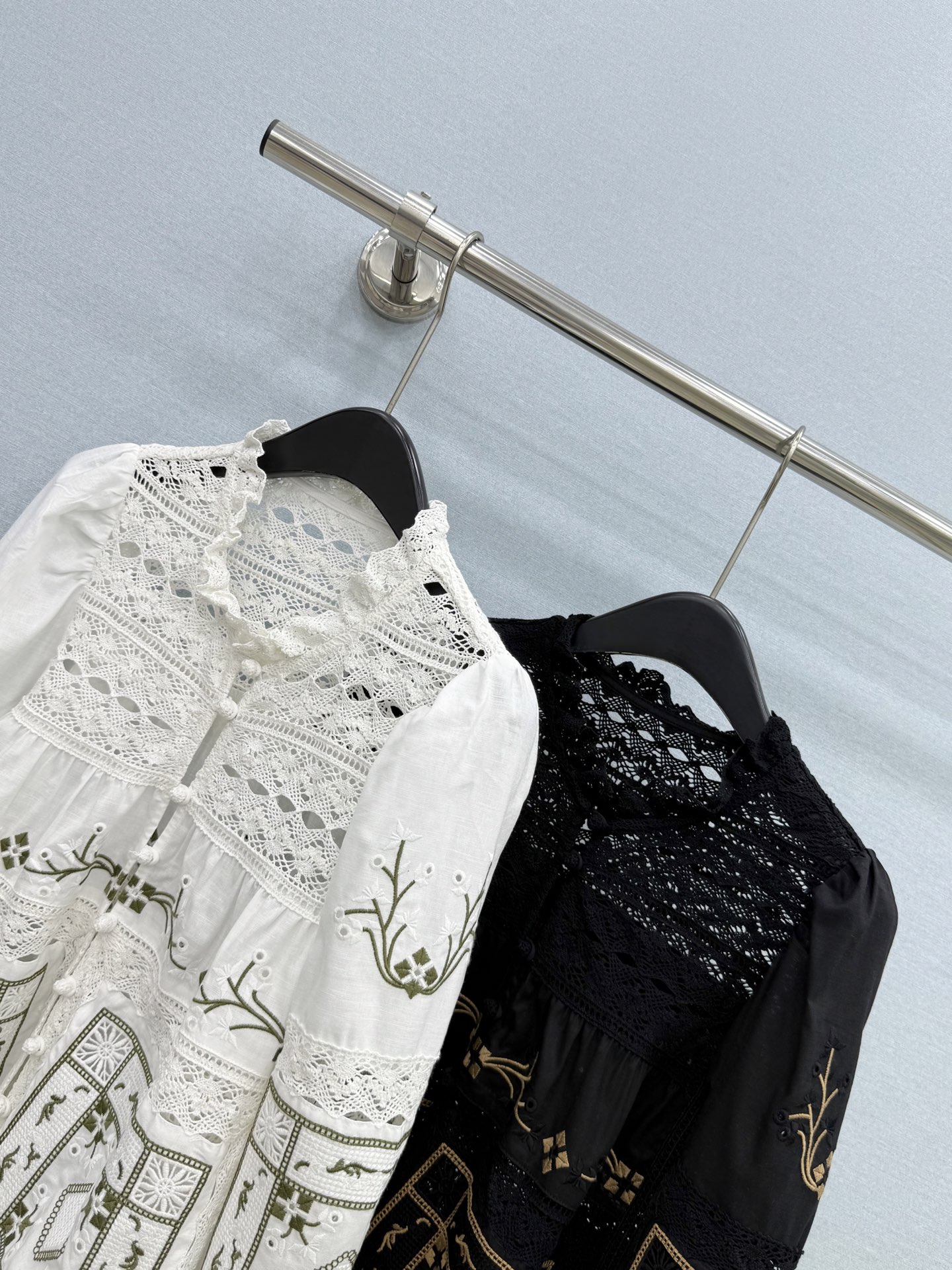 🛒𝐍𝐄𝐖 · 𝟐𝟎𝟐6/爆款现货 原单品质 小众|26经典水溶刺绣花边衬衫 法式风极致穿搭 最新系列单品 强烈推荐 🛒𝐍𝐄𝐖 · 𝟐𝟎𝟐6/爆款现货 原单品质 小众|26经典水溶刺绣花边衬衫 法式风极致穿搭 最新系列单品 强烈推荐
