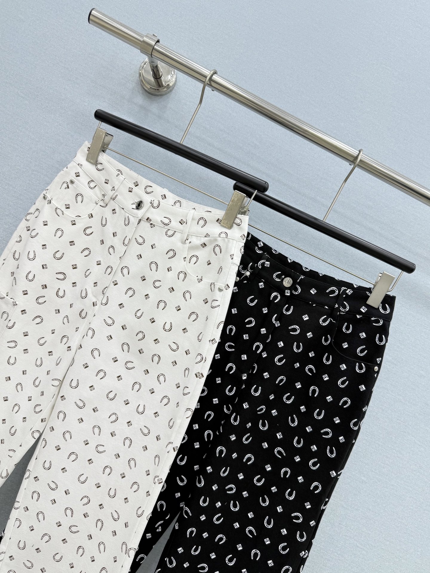 🛒𝐍𝐄𝐖 · 𝟐𝟎𝟐6/爆款现货 【原单品质】Her*|26秋冬新款工装耳仔牛仔裤 系列款 订制版型,侧边独有的口袋增 🛒𝐍𝐄𝐖 · 𝟐𝟎𝟐6/爆款现货 【原单品质】Her*|26秋冬新款工装耳仔牛仔裤 系列款 订制版型,侧边独有的口袋增