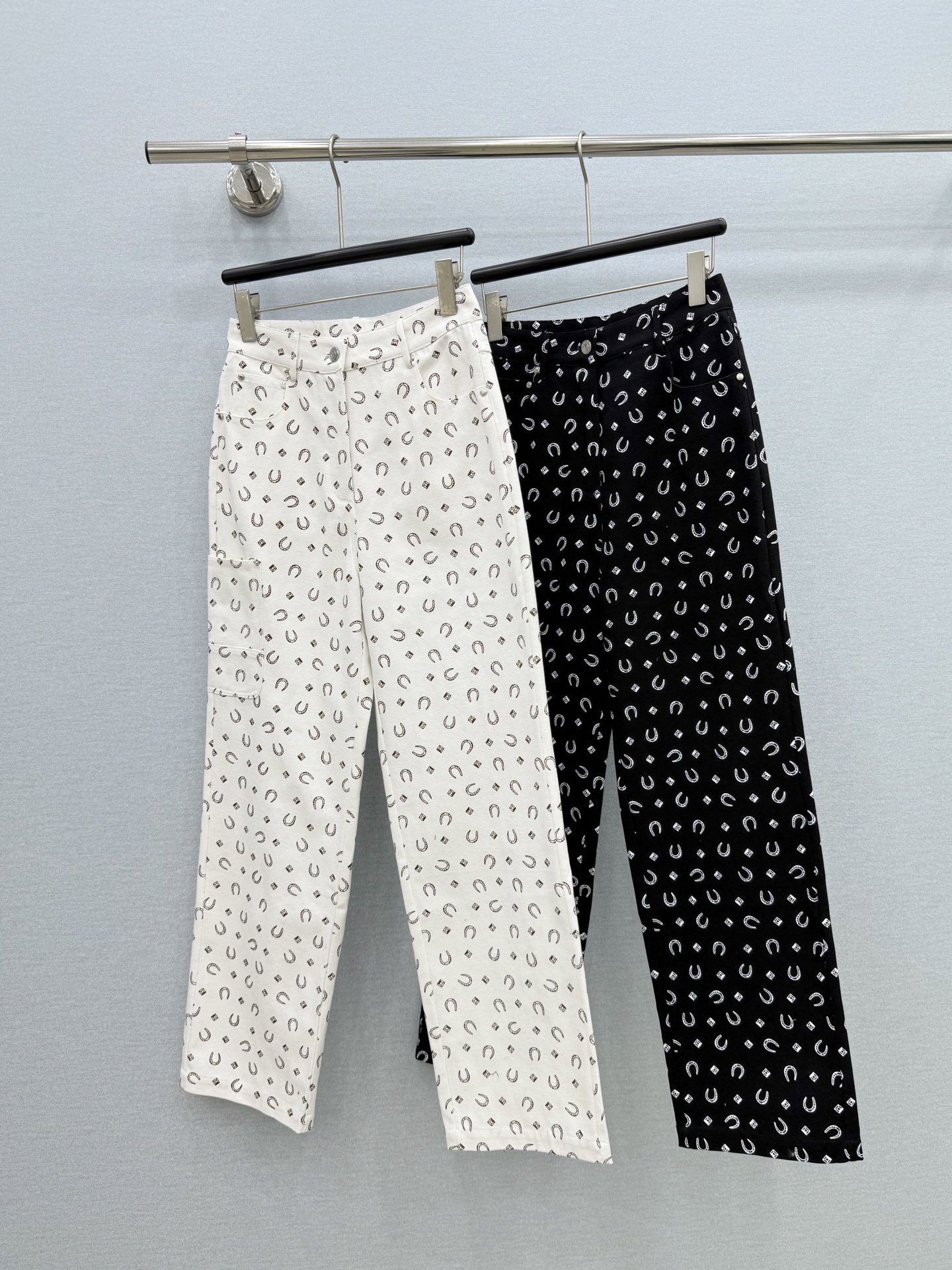 🛒𝐍𝐄𝐖 · 𝟐𝟎𝟐6/爆款现货 【原单品质】Her*|26秋冬新款工装耳仔牛仔裤 系列款 订制版型,侧边独有的口袋增 🛒𝐍𝐄𝐖 · 𝟐𝟎𝟐6/爆款现货 【原单品质】Her*|26秋冬新款工装耳仔牛仔裤 系列款 订制版型,侧边独有的口袋增