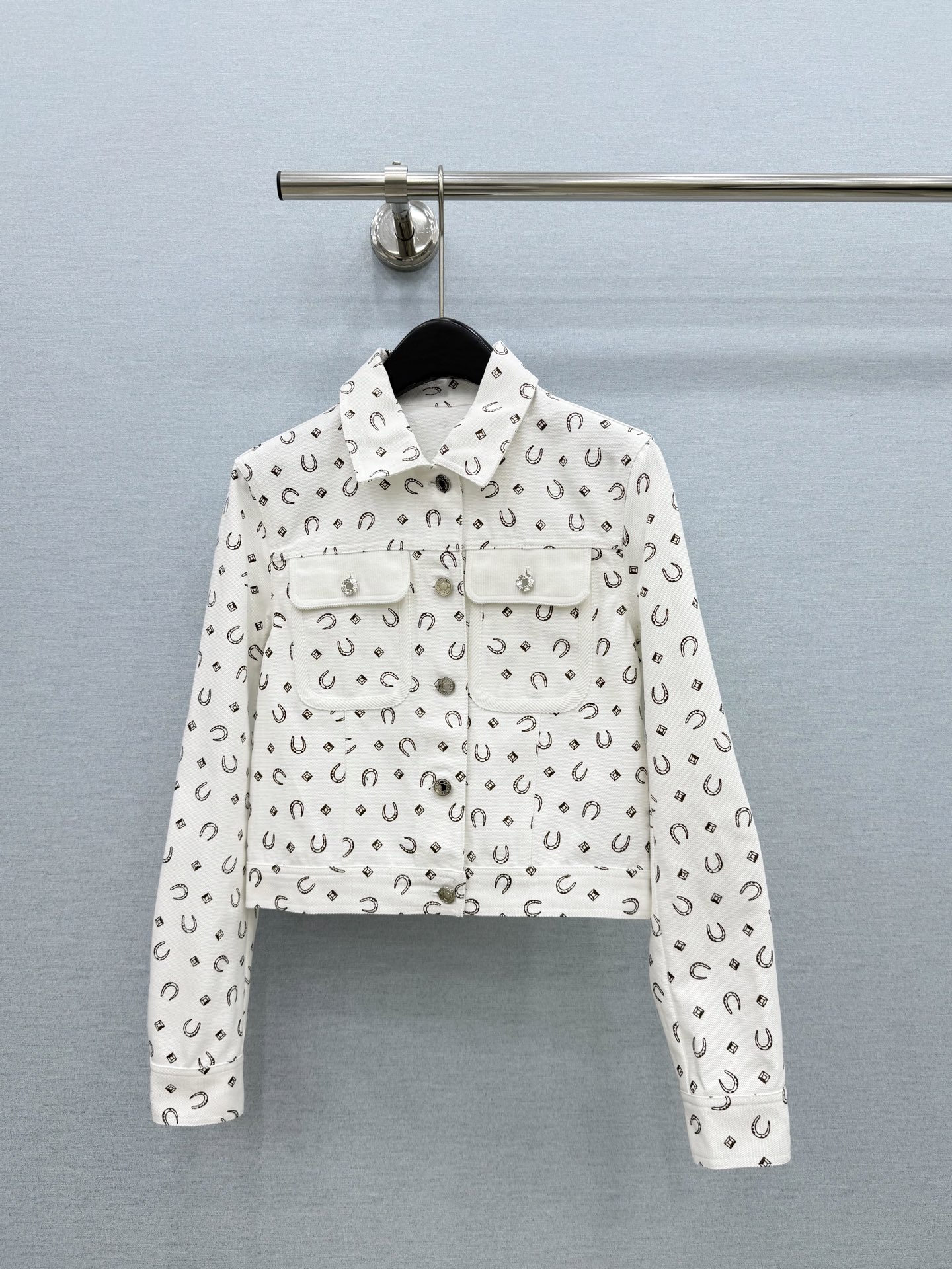 🛒𝐍𝐄𝐖 · 𝟐𝟎𝟐6/爆款现货 【原单品质】Her*|26秋冬新款牛仔外套 系列款 两种高级面料的拼接,触碰独有的火 🛒𝐍𝐄𝐖 · 𝟐𝟎𝟐6/爆款现货 【原单品质】Her*|26秋冬新款牛仔外套 系列款 两种高级面料的拼接,触碰独有的火