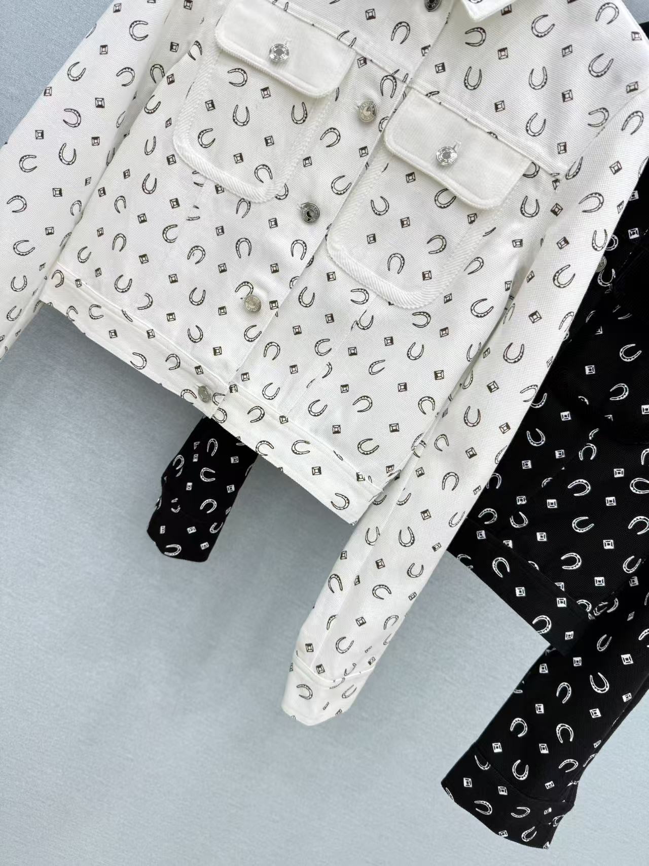 🛒𝐍𝐄𝐖 · 𝟐𝟎𝟐6/爆款现货 【原单品质】Her*|26秋冬新款牛仔外套 系列款 两种高级面料的拼接,触碰独有的火 🛒𝐍𝐄𝐖 · 𝟐𝟎𝟐6/爆款现货 【原单品质】Her*|26秋冬新款牛仔外套 系列款 两种高级面料的拼接,触碰独有的火