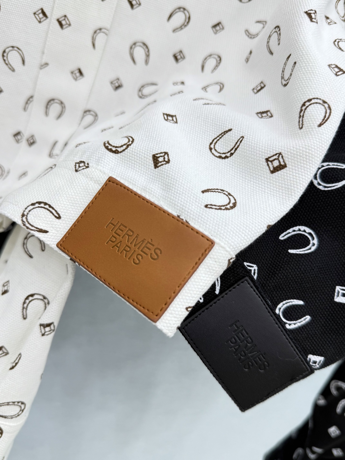 🛒𝐍𝐄𝐖 · 𝟐𝟎𝟐6/爆款现货 【原单品质】Her*|26秋冬新款牛仔外套 系列款 两种高级面料的拼接,触碰独有的火 🛒𝐍𝐄𝐖 · 𝟐𝟎𝟐6/爆款现货 【原单品质】Her*|26秋冬新款牛仔外套 系列款 两种高级面料的拼接,触碰独有的火