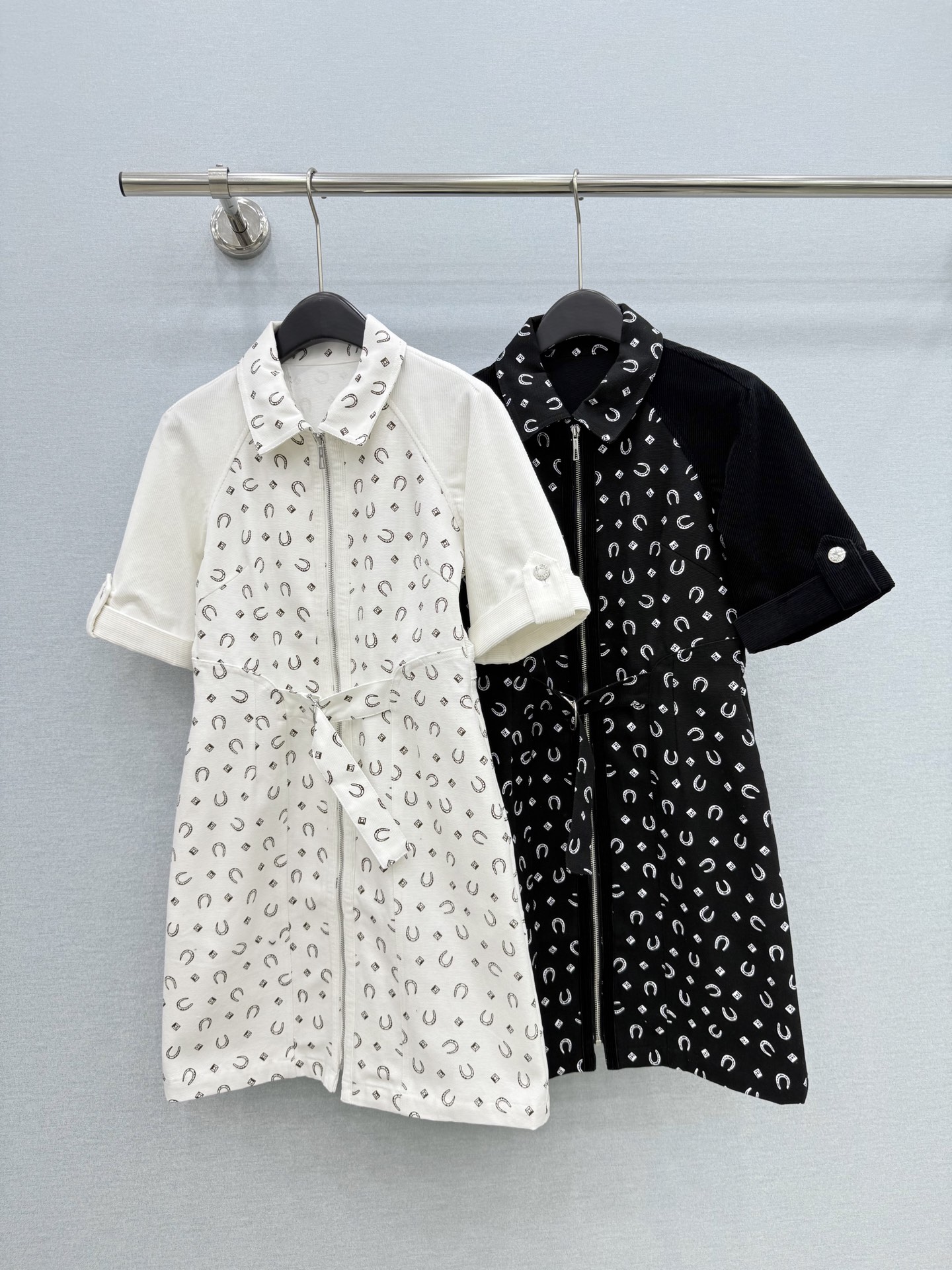 🛒𝐍𝐄𝐖 · 𝟐𝟎𝟐6/爆款现货 【原单品质】Her*|26秋冬新款腰带牛仔连衣裙 系列款 两种高级面料的拼接,触碰独有 🛒𝐍𝐄𝐖 · 𝟐𝟎𝟐6/爆款现货 【原单品质】Her*|26秋冬新款腰带牛仔连衣裙 系列款 两种高级面料的拼接,触碰独有