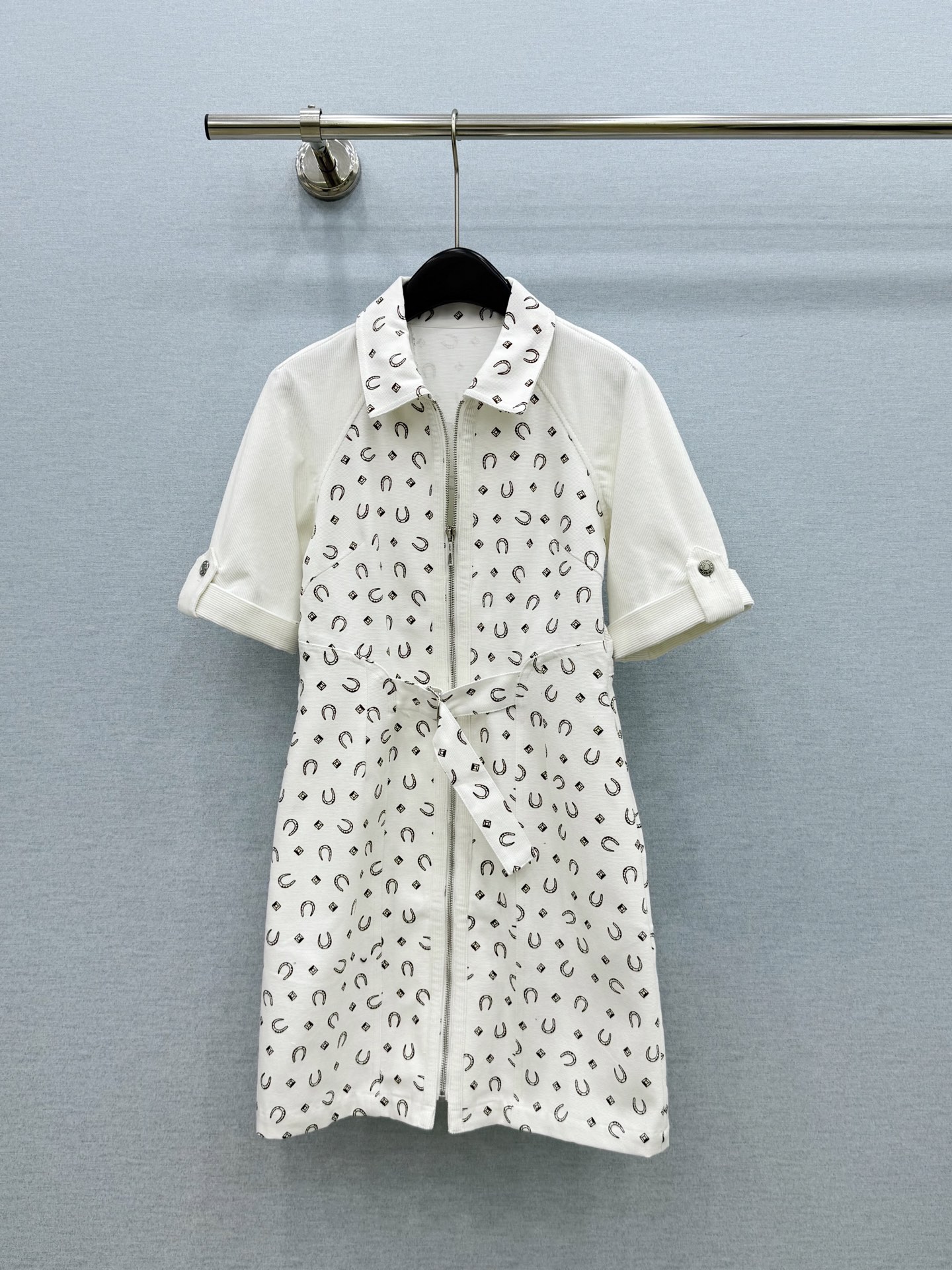 🛒𝐍𝐄𝐖 · 𝟐𝟎𝟐6/爆款现货 【原单品质】Her*|26秋冬新款腰带牛仔连衣裙 系列款 两种高级面料的拼接,触碰独有 🛒𝐍𝐄𝐖 · 𝟐𝟎𝟐6/爆款现货 【原单品质】Her*|26秋冬新款腰带牛仔连衣裙 系列款 两种高级面料的拼接,触碰独有