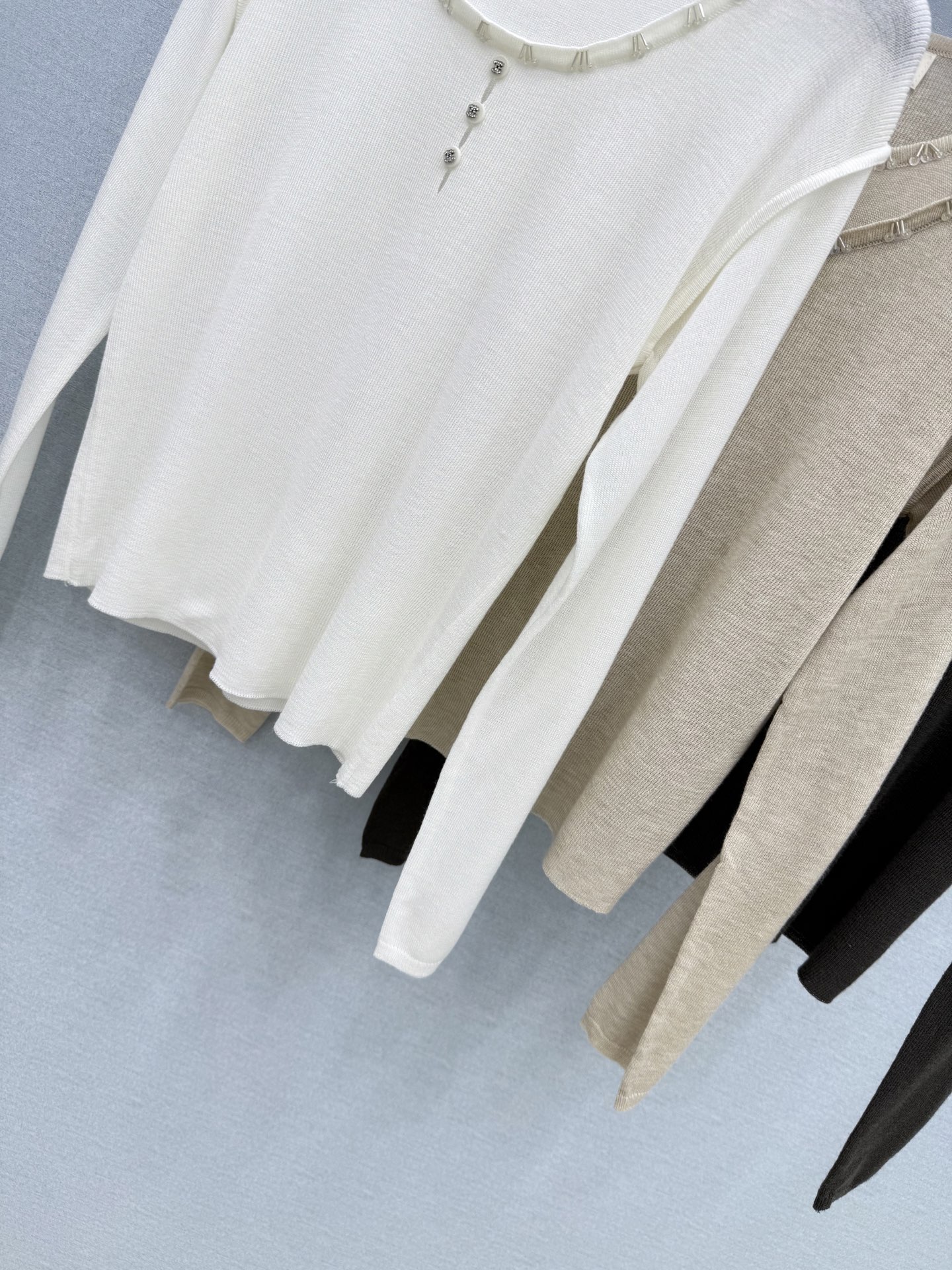 🛒𝐍𝐄𝐖 · 𝟐𝟎𝟐6/爆款现货 【原单品质】Ch*|2026新款订钻羊绒针织衫 老钱风穿搭 气质百搭绝美 定制面料弹 🛒𝐍𝐄𝐖 · 𝟐𝟎𝟐6/爆款现货 【原单品质】Ch*|2026新款订钻羊绒针织衫 老钱风穿搭 气质百搭绝美 定制面料弹