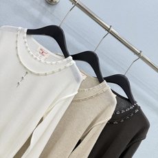 🛒𝐍𝐄𝐖 · 𝟐𝟎𝟐6/爆款现货 【原单品质】Ch*|2026新款订钻羊绒针织衫 老钱风穿搭 气质百搭绝美 定制面料弹 🛒𝐍𝐄𝐖 · 𝟐𝟎𝟐6/爆款现货 【原单品质】Ch*|2026新款订钻羊绒针织衫 老钱风穿搭 气质百搭绝美 定制面料弹