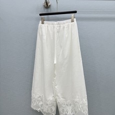 🛒𝐍𝐄𝐖 · 𝟐𝟎𝟐6/爆款现货 原单品质 小众*|2026新品水溶花边刺绣休闲裤 精致版型,高级肌理细腻 极简主义 🛒𝐍𝐄𝐖 · 𝟐𝟎𝟐6/爆款现货 原单品质 小众*|2026新品水溶花边刺绣休闲裤 精致版型,高级肌理细腻 极简主义