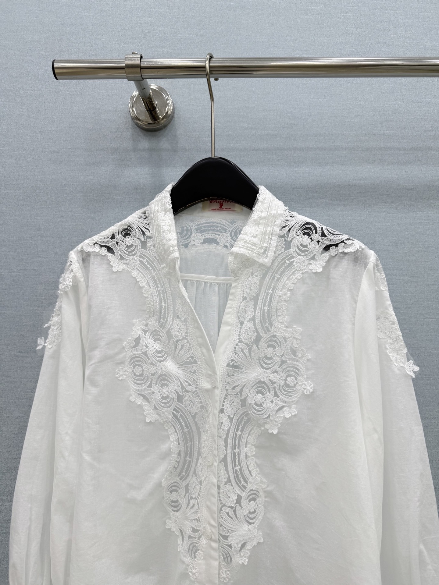 🛒𝐍𝐄𝐖 · 𝟐𝟎𝟐6/爆款现货 原单品质 小众*|2026新品水溶花边刺绣衬衫 精致版型,高级肌理细腻 极简主义常 🛒𝐍𝐄𝐖 · 𝟐𝟎𝟐6/爆款现货 原单品质 小众*|2026新品水溶花边刺绣衬衫 精致版型,高级肌理细腻 极简主义常