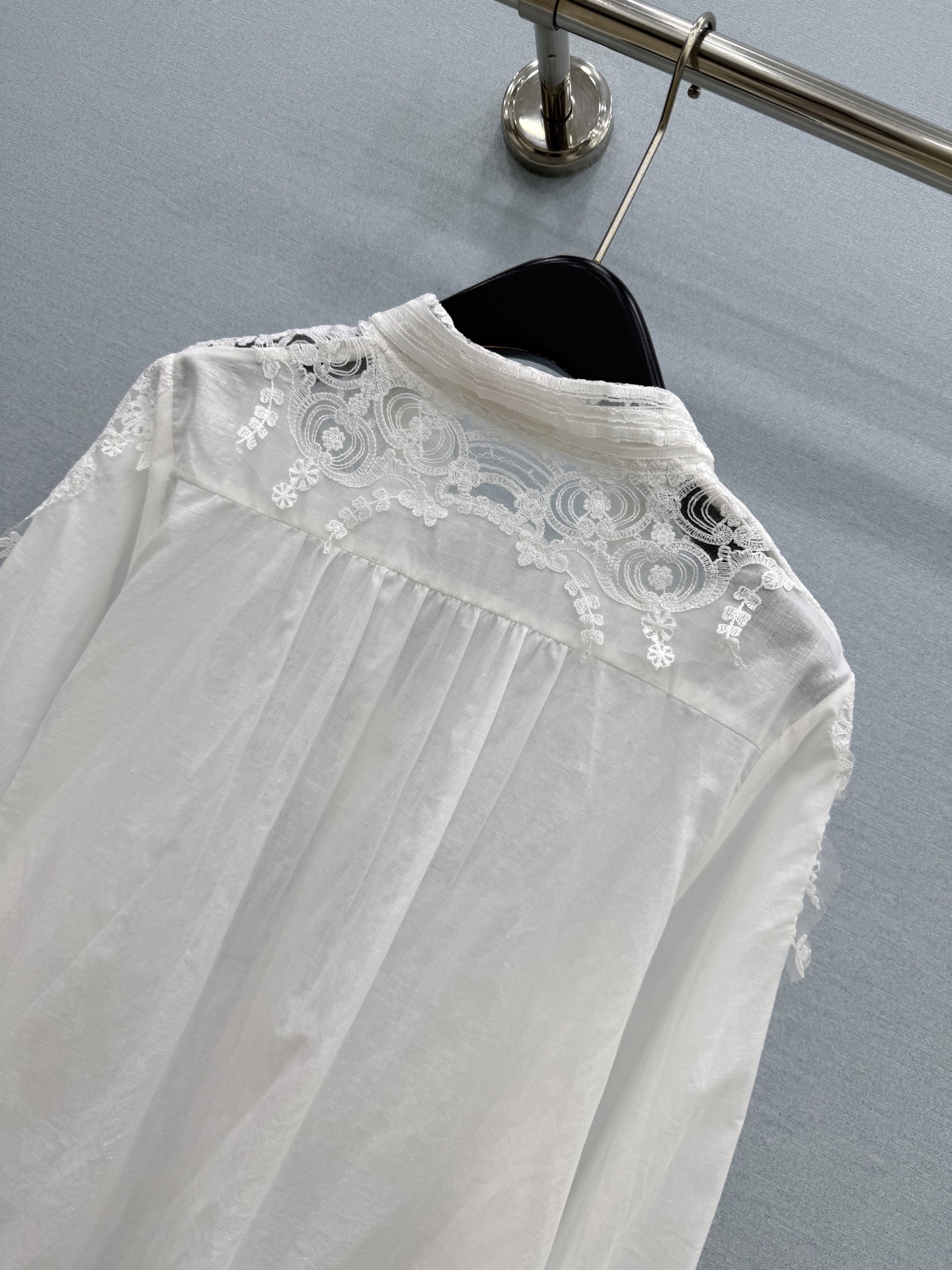 🛒𝐍𝐄𝐖 · 𝟐𝟎𝟐6/爆款现货 原单品质 小众*|2026新品水溶花边刺绣衬衫 精致版型,高级肌理细腻 极简主义常 🛒𝐍𝐄𝐖 · 𝟐𝟎𝟐6/爆款现货 原单品质 小众*|2026新品水溶花边刺绣衬衫 精致版型,高级肌理细腻 极简主义常