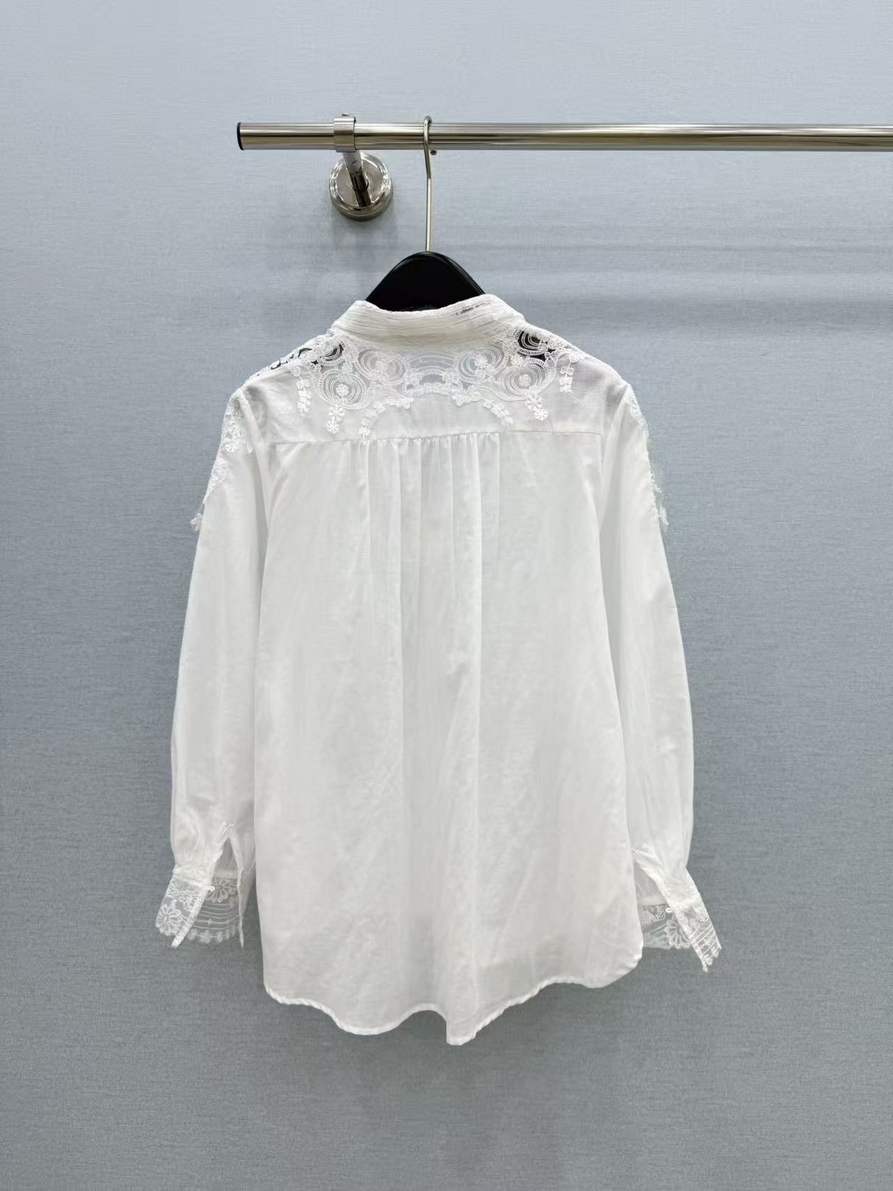 🛒𝐍𝐄𝐖 · 𝟐𝟎𝟐6/爆款现货 原单品质 小众*|2026新品水溶花边刺绣衬衫 精致版型,高级肌理细腻 极简主义常 🛒𝐍𝐄𝐖 · 𝟐𝟎𝟐6/爆款现货 原单品质 小众*|2026新品水溶花边刺绣衬衫 精致版型,高级肌理细腻 极简主义常