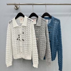 🛒𝐍𝐄𝐖 · 𝟐𝟎𝟐6/爆款现货 【原单品质】小众|2026新款马海毛翻领钩花针织开衫 高订面料,法式翻领衬得脖颈修长, 🛒𝐍𝐄𝐖 · 𝟐𝟎𝟐6/爆款现货 【原单品质】小众|2026新款马海毛翻领钩花针织开衫 高订面料,法式翻领衬得脖颈修长,