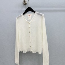 🛒𝐍𝐄𝐖 · 𝟐𝟎𝟐6/爆款现货 【原单品质】小众|2026新款马海毛花边钩花美人头钻扣针织开衫 高订面料,法式风衬得脖 🛒𝐍𝐄𝐖 · 𝟐𝟎𝟐6/爆款现货 【原单品质】小众|2026新款马海毛花边钩花美人头钻扣针织开衫 高订面料,法式风衬得脖