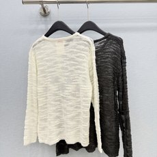 🛒𝐍𝐄𝐖 · 𝟐𝟎𝟐6/爆款现货 【原单品质】小众|2026新款特种纱线钻扣针织套头衫 高订面料,法式风衬得脖颈修长,裁 🛒𝐍𝐄𝐖 · 𝟐𝟎𝟐6/爆款现货 【原单品质】小众|2026新款特种纱线钻扣针织套头衫 高订面料,法式风衬得脖颈修长,裁